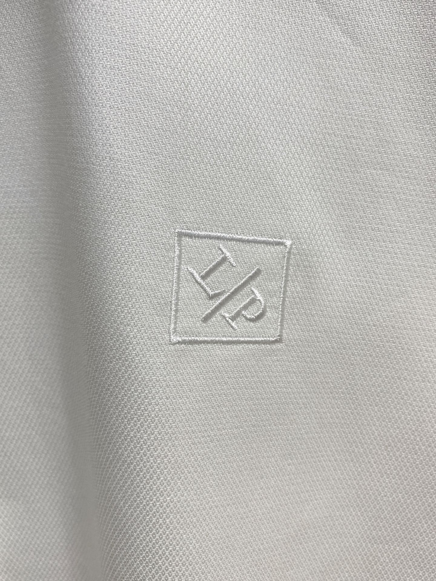 强势上新，新款不断！！！新款衬衫，高级面料高级做工，顶级品质！！！S一XXLS穿125左右m穿140左右