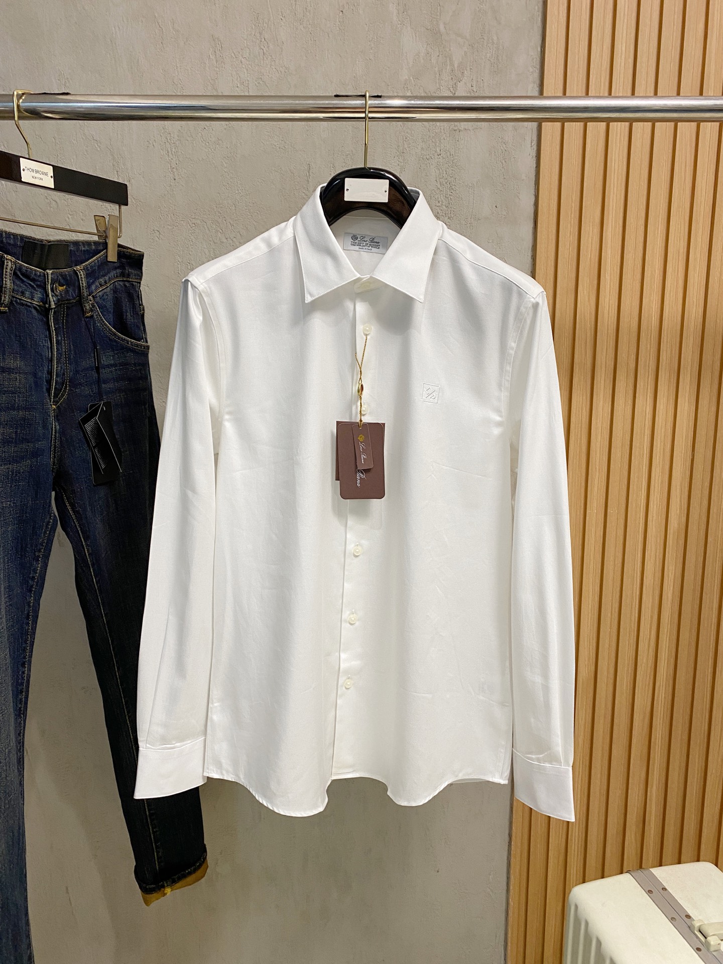 强势上新，新款不断！！！新款衬衫，高级面料高级做工，顶级品质！！！S一XXLS穿125左右m穿140左右