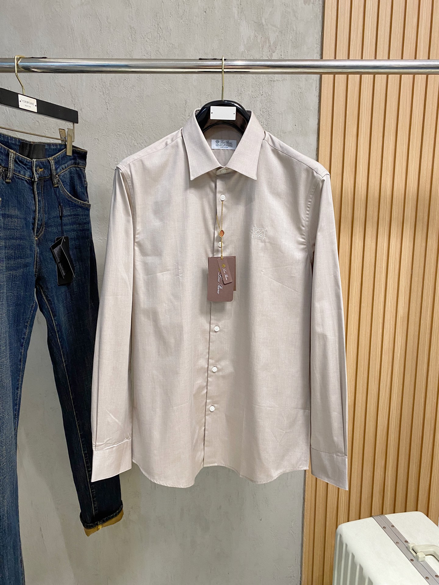 强势上新，新款不断！！！新款衬衫，高级面料高级做工，顶级品质！！！S一XXLS穿125左右m穿140左右