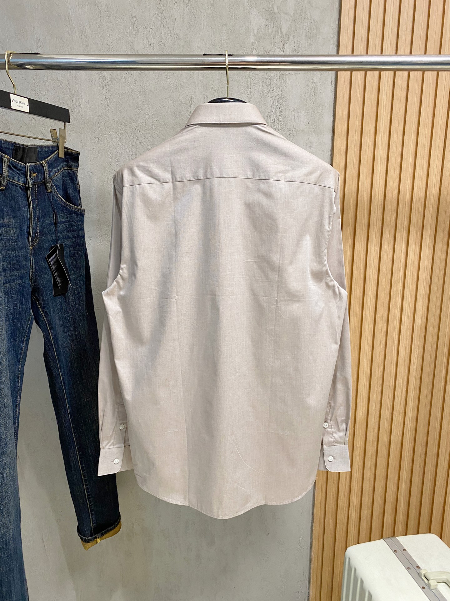 强势上新，新款不断！！！新款衬衫，高级面料高级做工，顶级品质！！！S一XXLS穿125左右m穿140左右