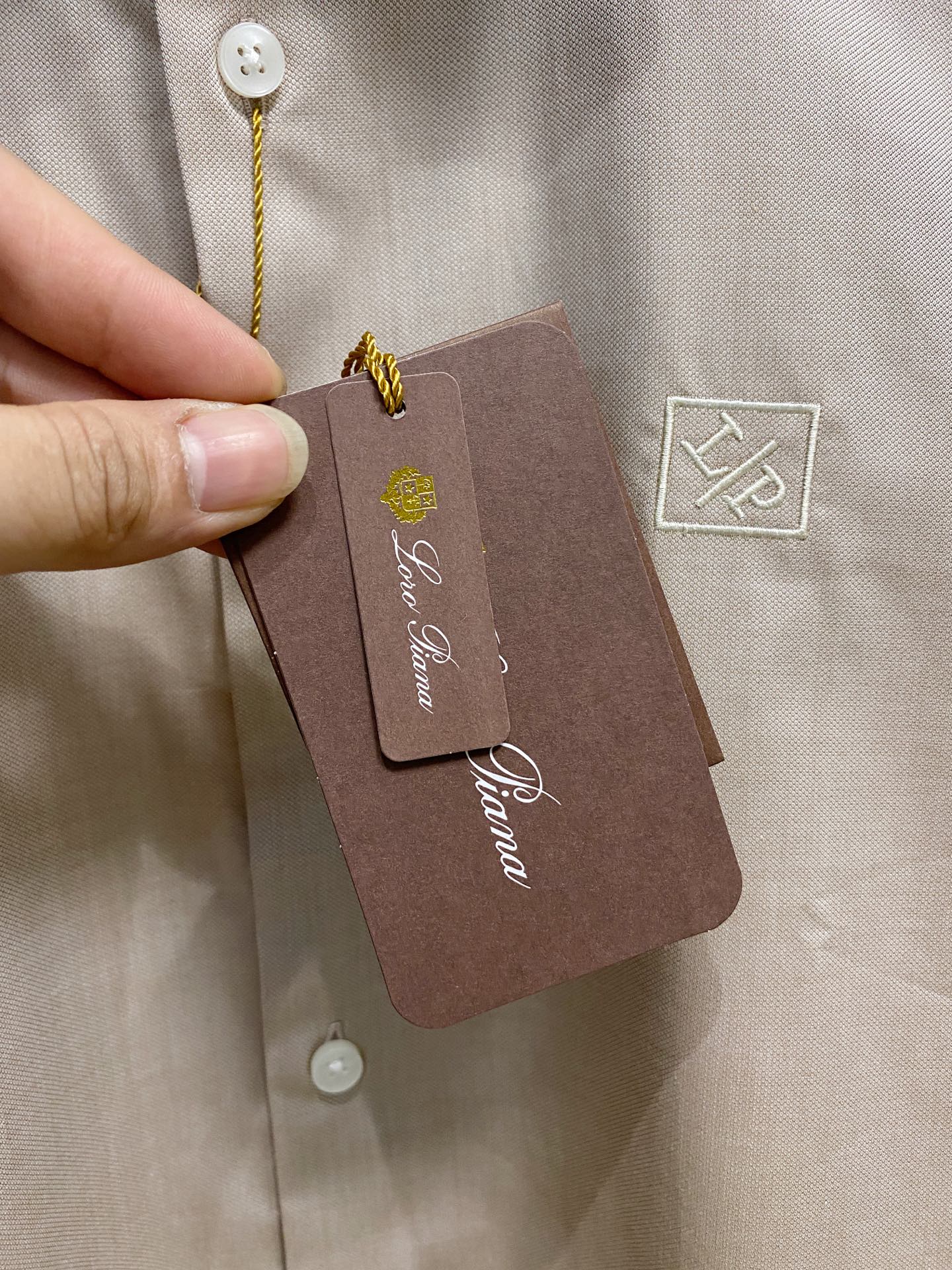 强势上新，新款不断！！！新款衬衫，高级面料高级做工，顶级品质！！！S一XXLS穿125左右m穿140左右