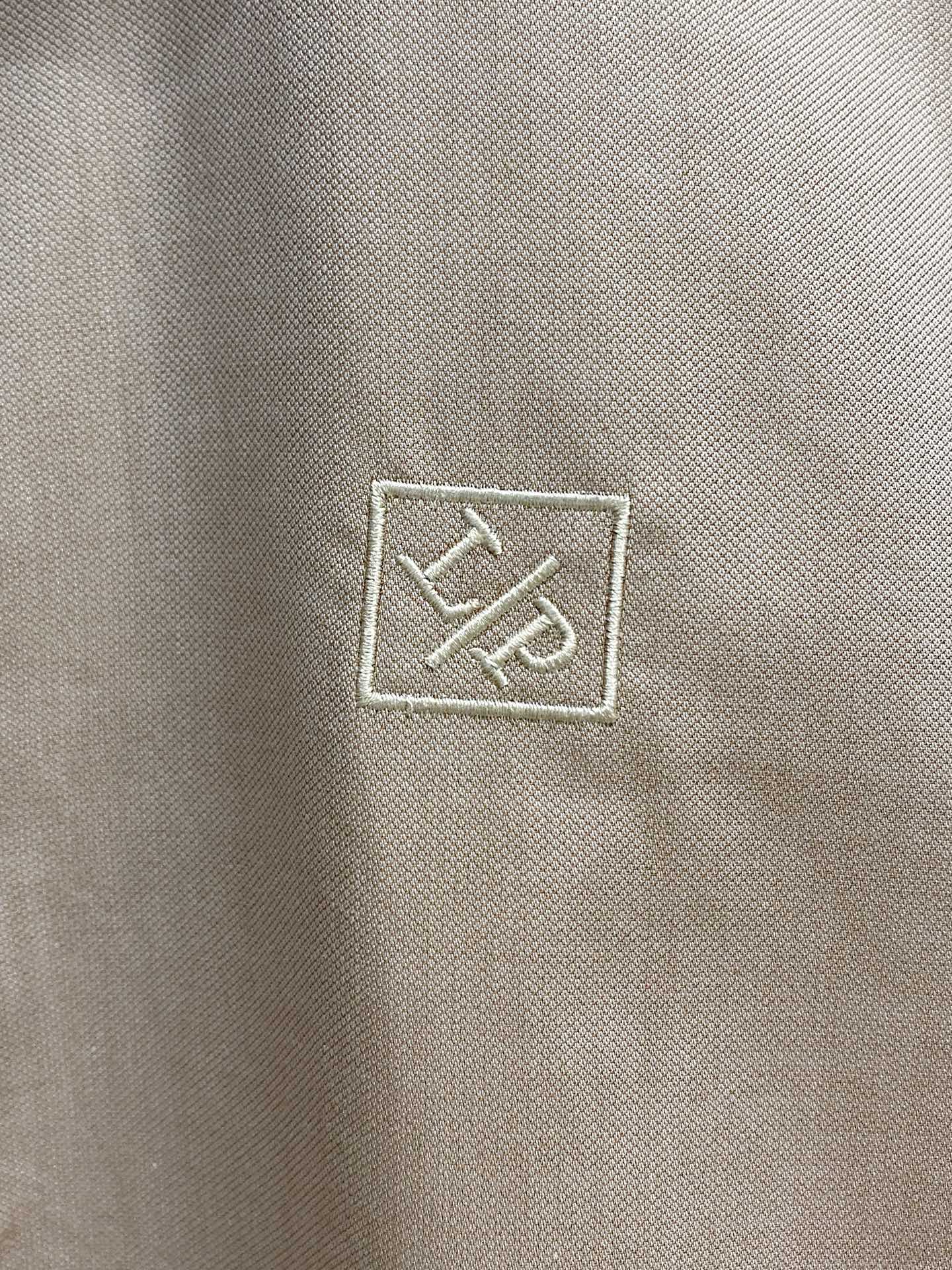 强势上新，新款不断！！！新款衬衫，高级面料高级做工，顶级品质！！！S一XXLS穿125左右m穿140左右