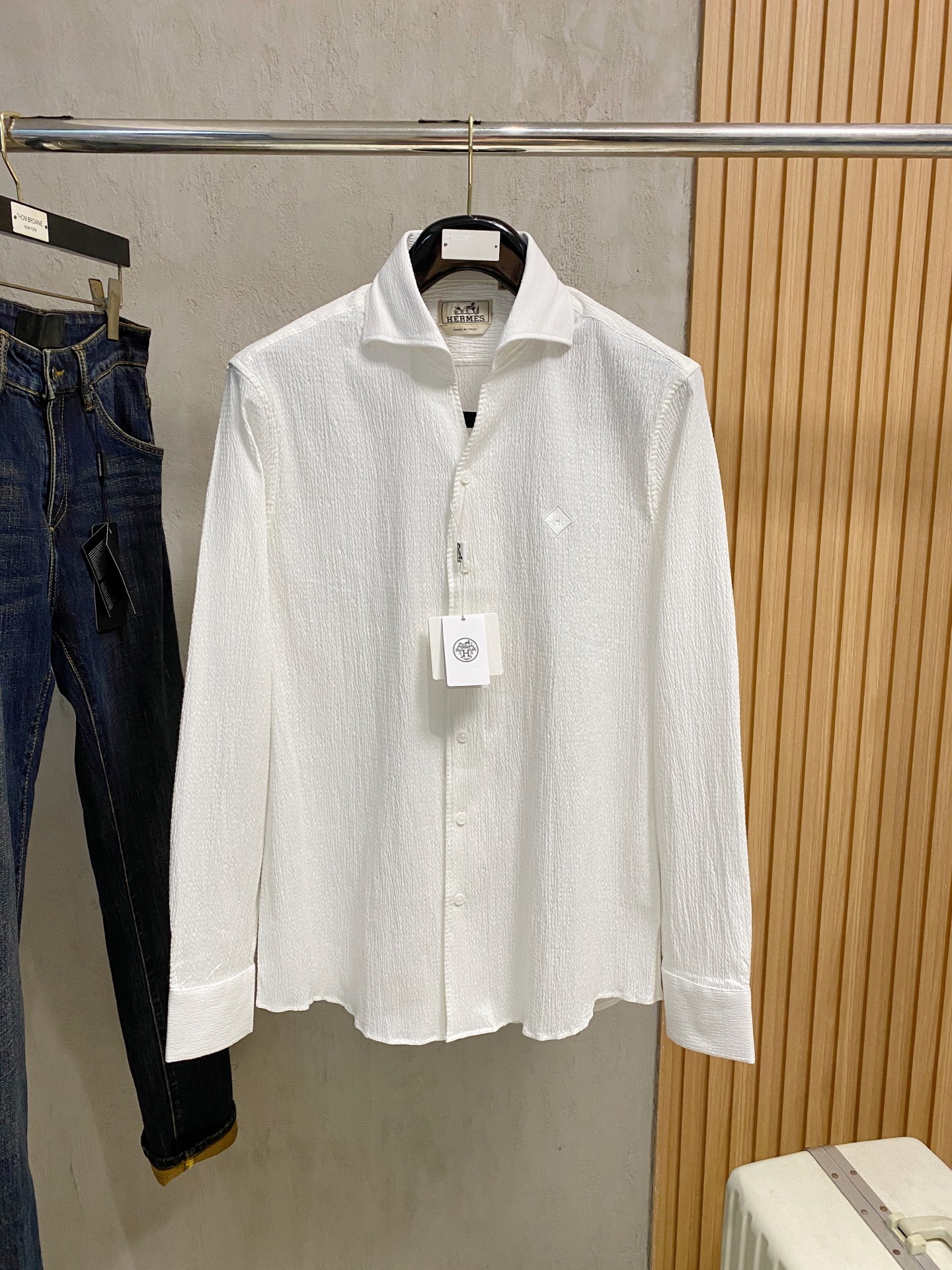 强势上新，新款不断！！！新款衬衫，高级面料高级做工，顶级品质！！！S一XXLS穿125左右m穿140左右