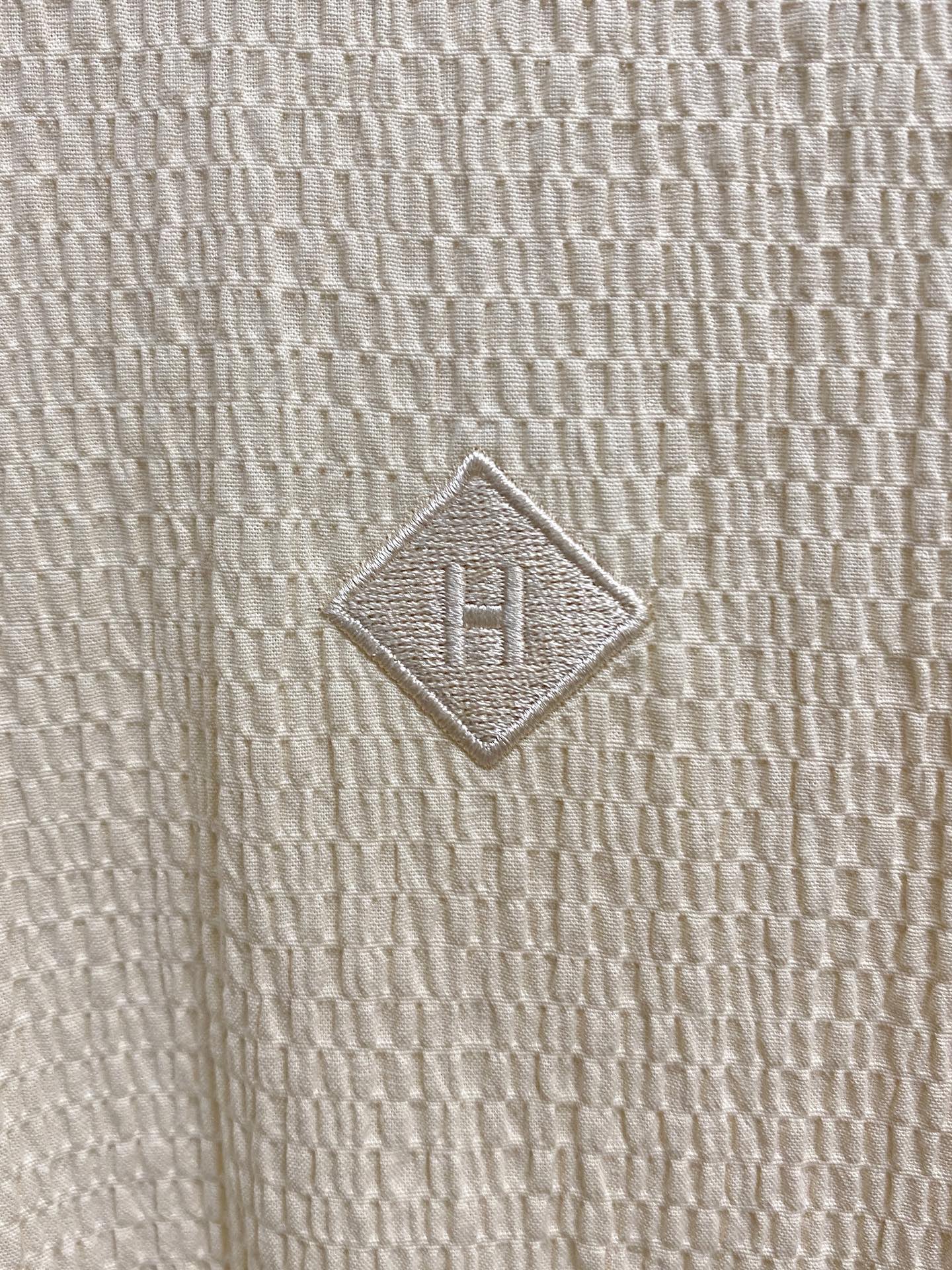 强势上新，新款不断！！！新款衬衫，高级面料高级做工，顶级品质！！！S一XXLS穿125左右m穿140左右