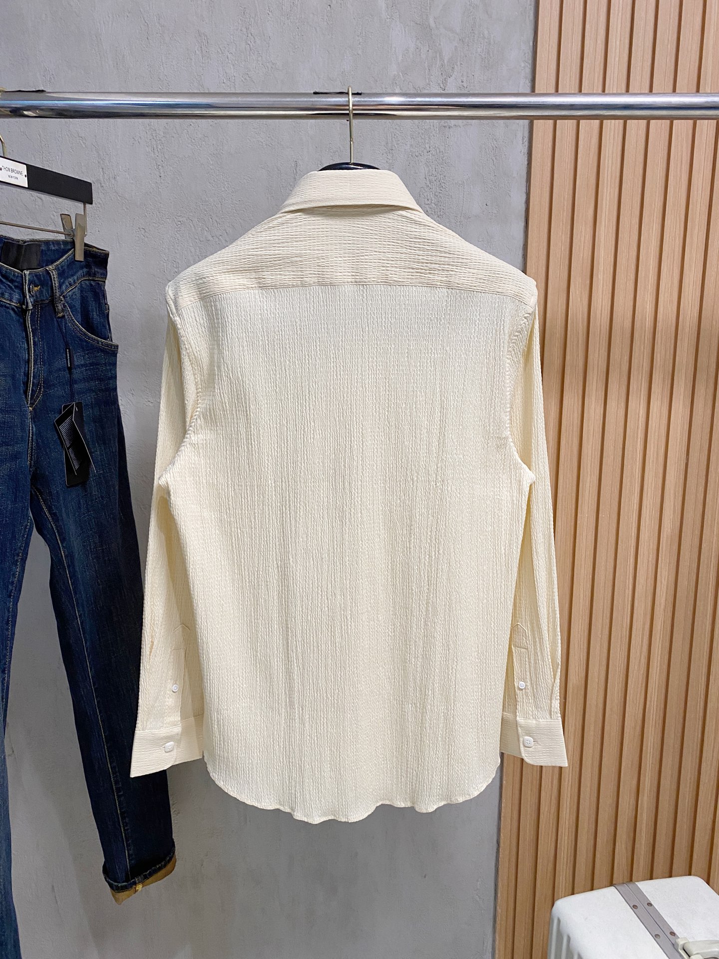 强势上新，新款不断！！！新款衬衫，高级面料高级做工，顶级品质！！！S一XXLS穿125左右m穿140左右