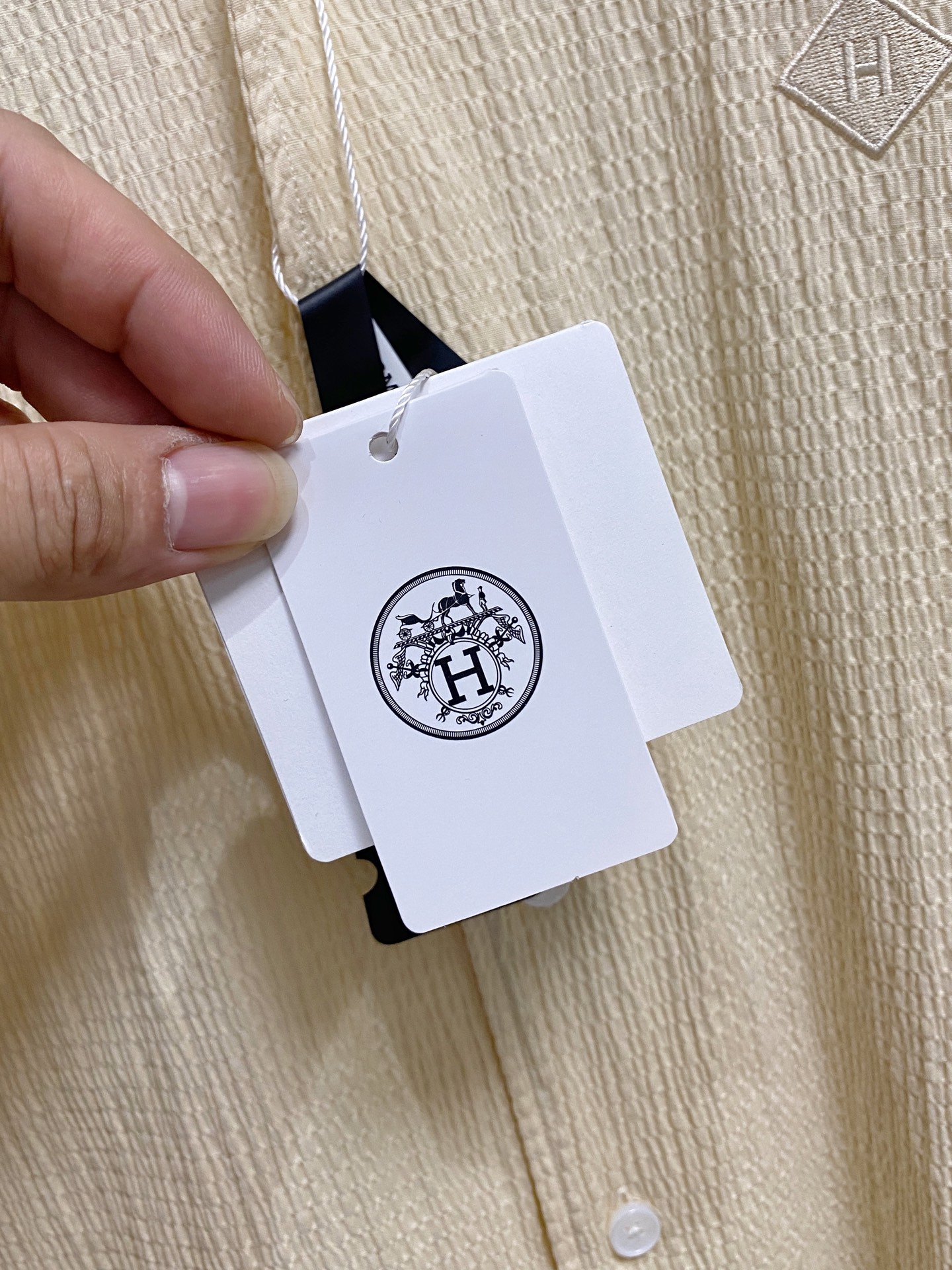 强势上新，新款不断！！！新款衬衫，高级面料高级做工，顶级品质！！！S一XXLS穿125左右m穿140左右