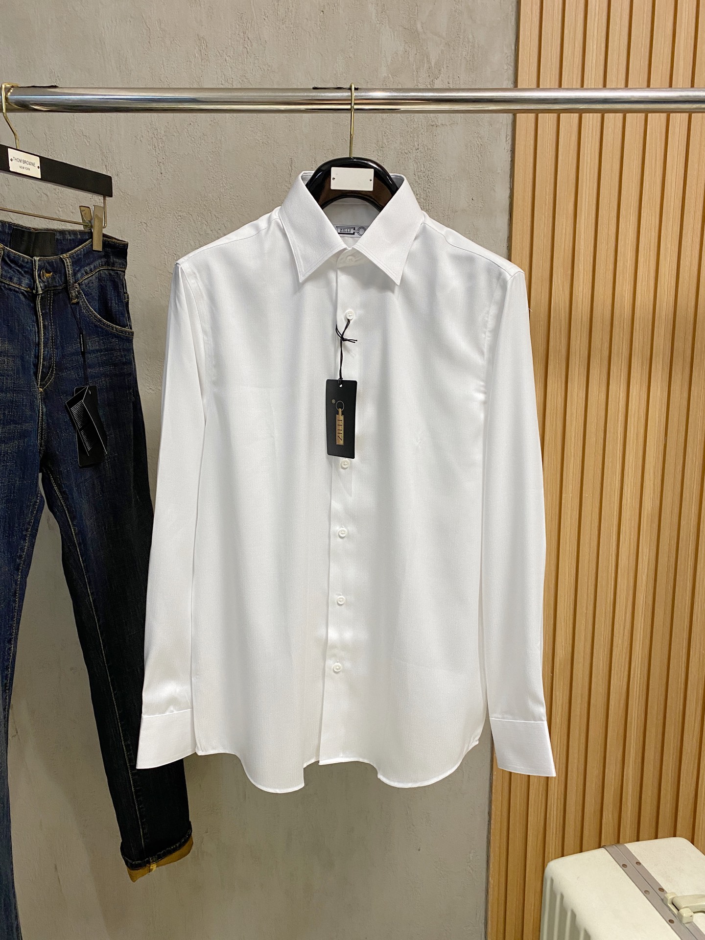 强势上新，新款不断！！！新款衬衫，高级面料高级做工，顶级品质！！！S一XXLS穿125左右m穿140左右