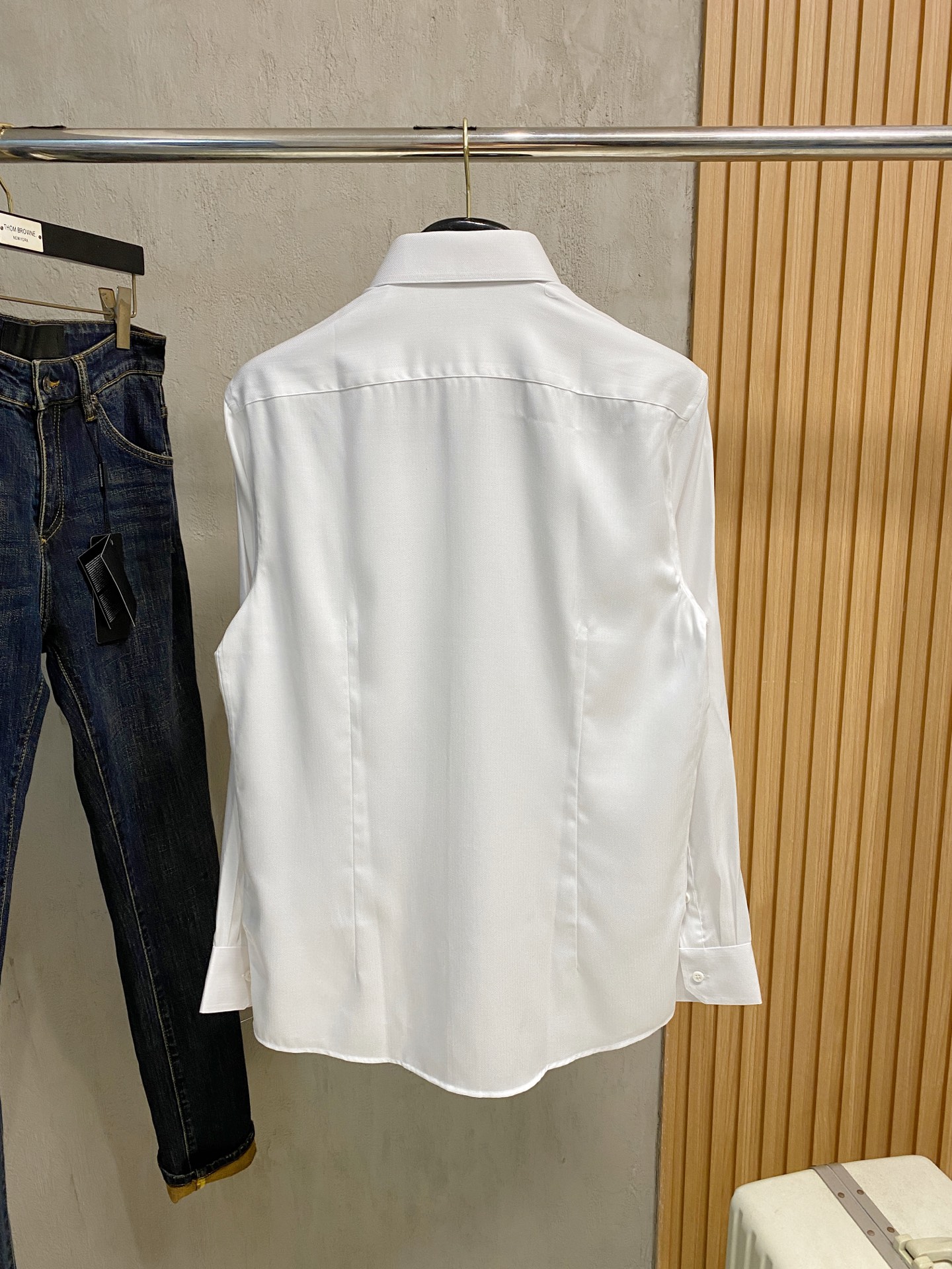 强势上新，新款不断！！！新款衬衫，高级面料高级做工，顶级品质！！！S一XXLS穿125左右m穿140左右