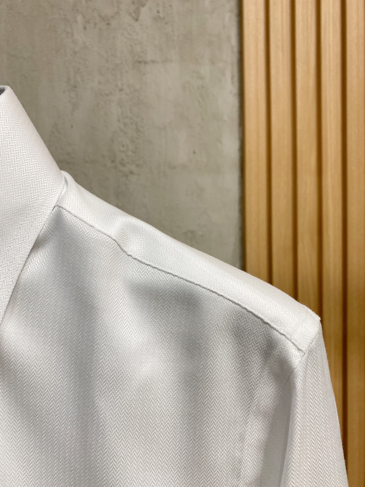 强势上新，新款不断！！！新款衬衫，高级面料高级做工，顶级品质！！！S一XXLS穿125左右m穿140左右