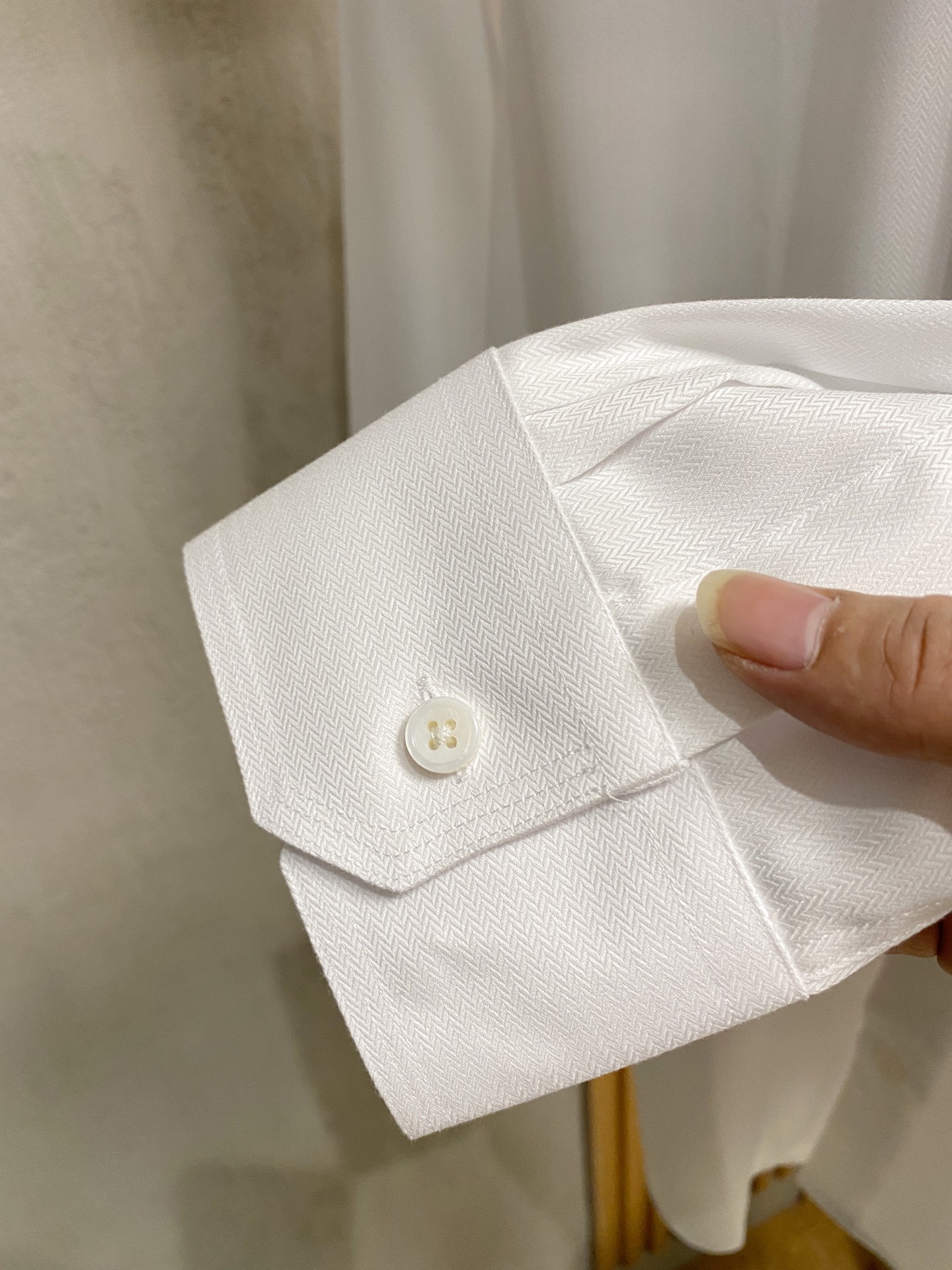 强势上新，新款不断！！！新款衬衫，高级面料高级做工，顶级品质！！！S一XXLS穿125左右m穿140左右