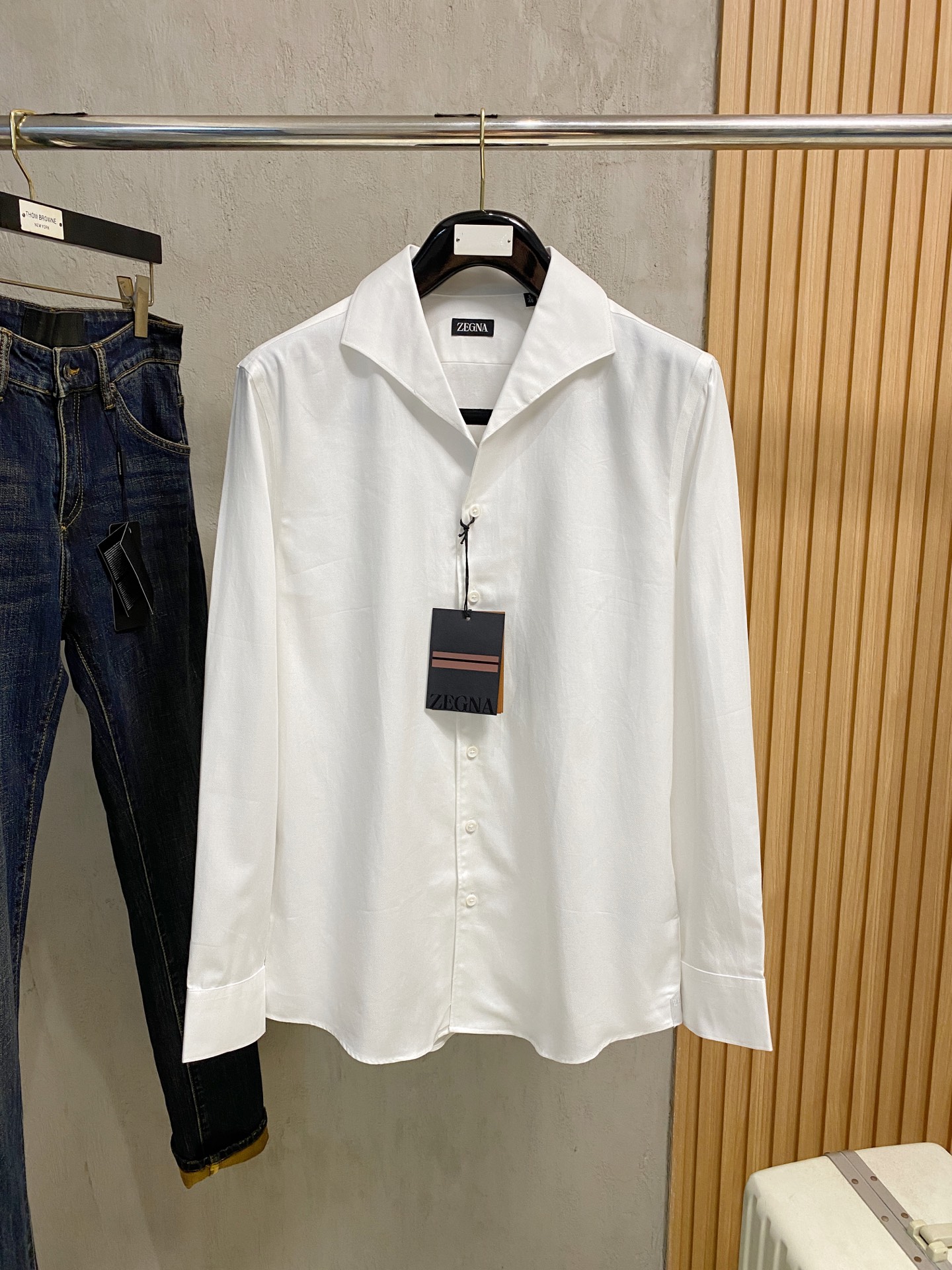 强势上新，新款不断！！！新款衬衫，高级面料高级做工，顶级品质！！！S一XXLS穿125左右m穿140左右