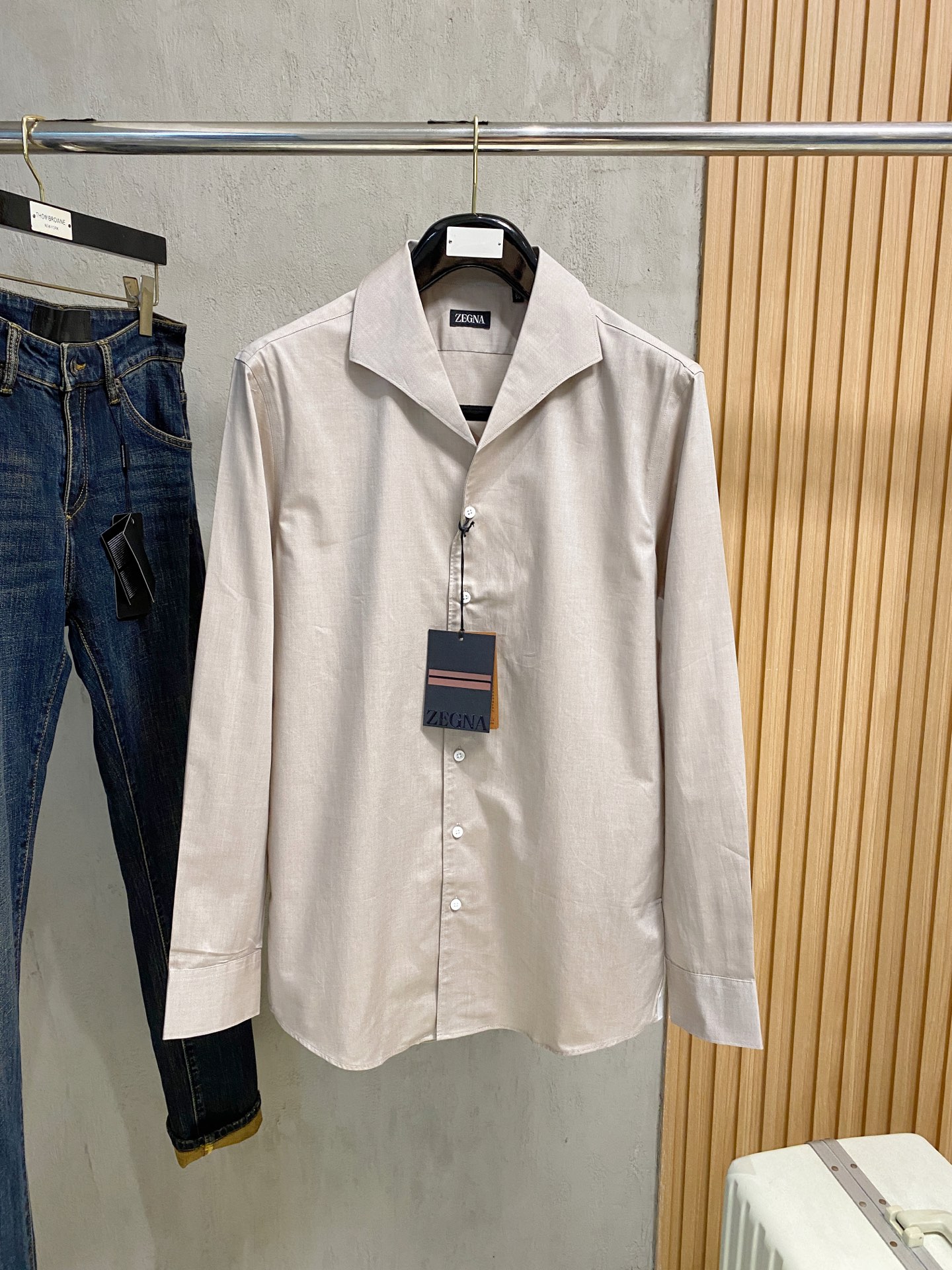 强势上新，新款不断！！！新款衬衫，高级面料高级做工，顶级品质！！！S一XXLS穿125左右m穿140左右