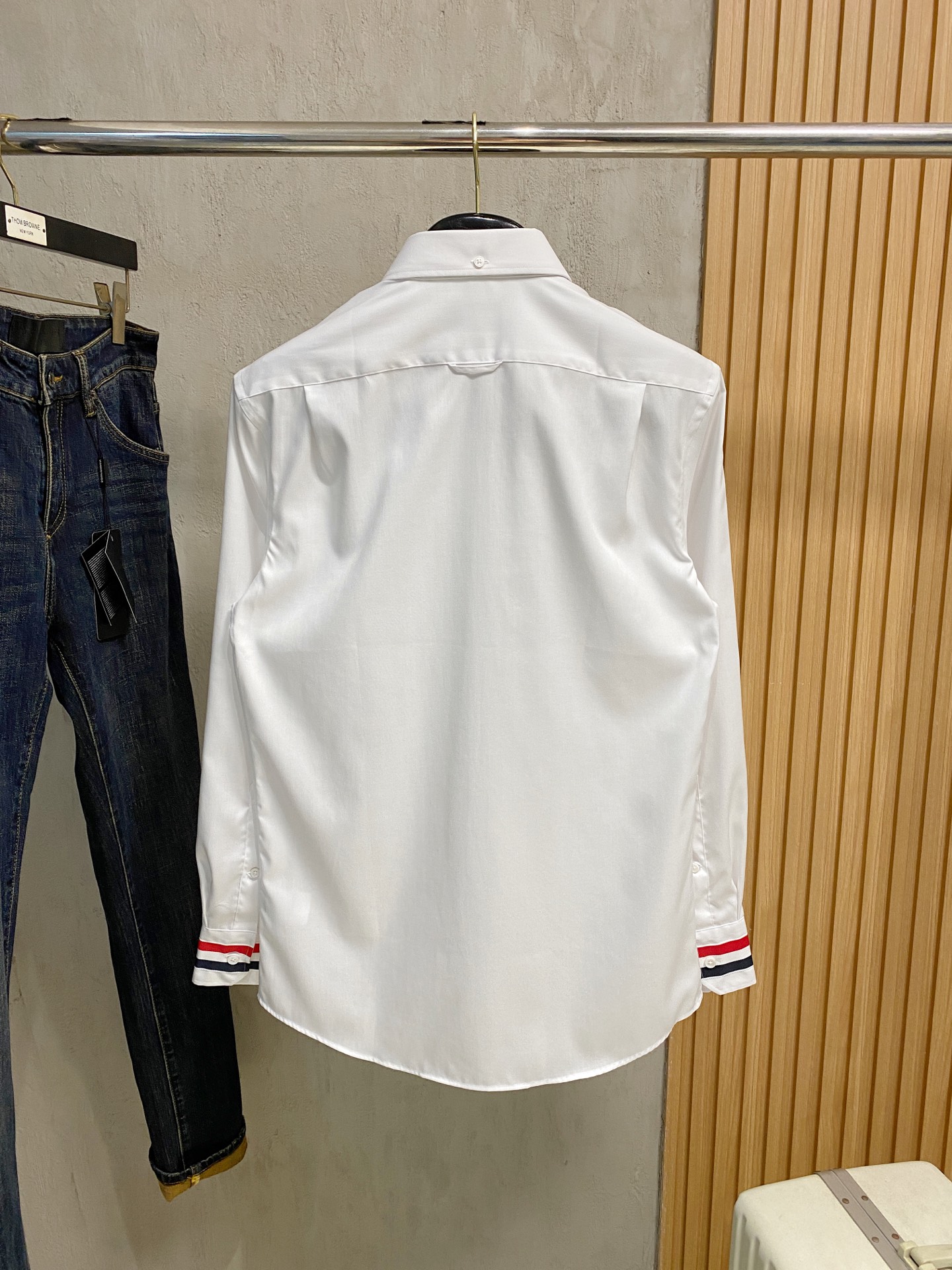 强势上新，新款不断！！！新款衬衫，高级面料高级做工，顶级品质！！！S一XXLS穿125左右m穿140左右