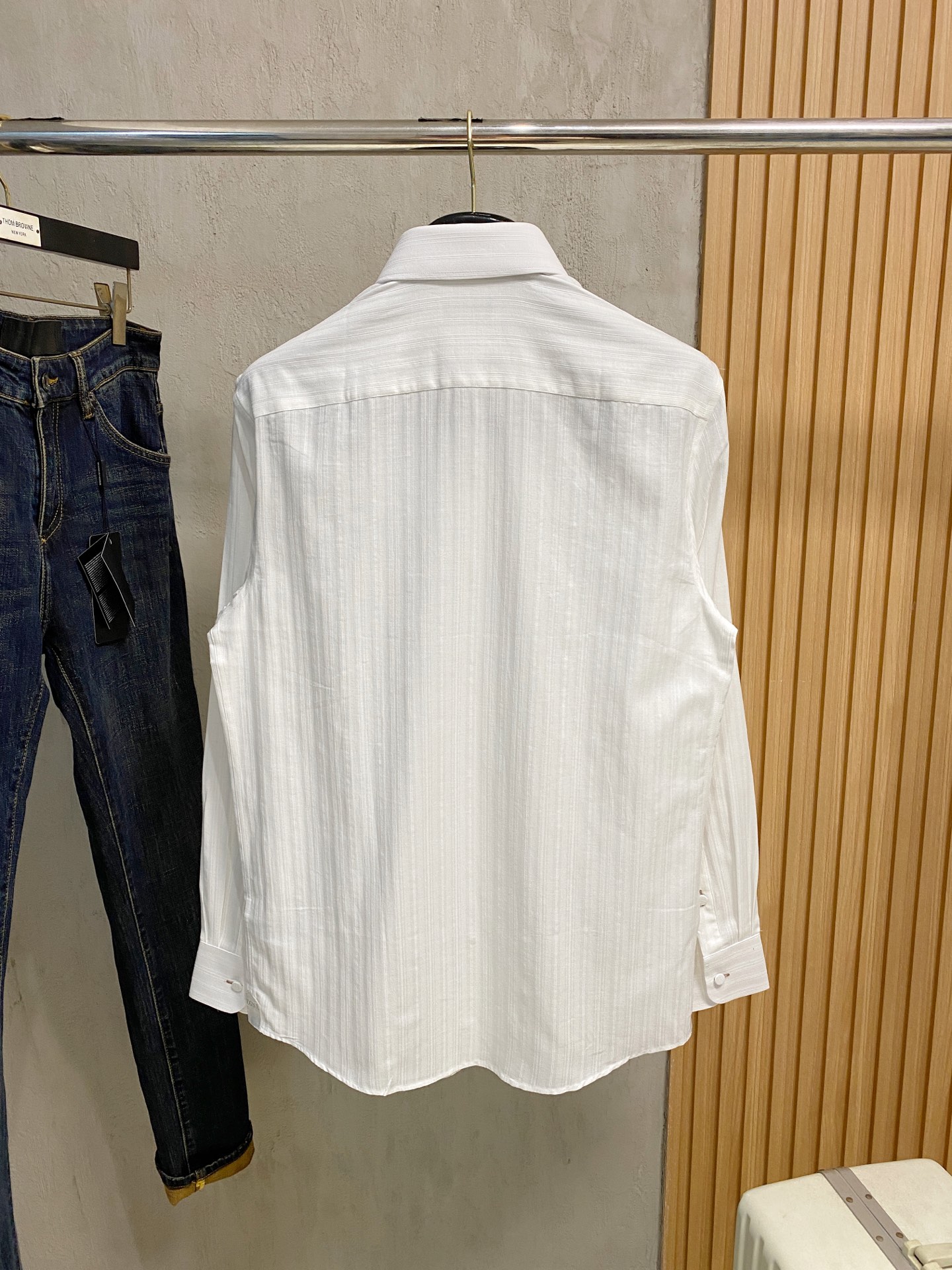 强势上新，新款不断！！！新款衬衫，高级面料高级做工，顶级品质！！！S一XXLS穿125左右m穿140左右