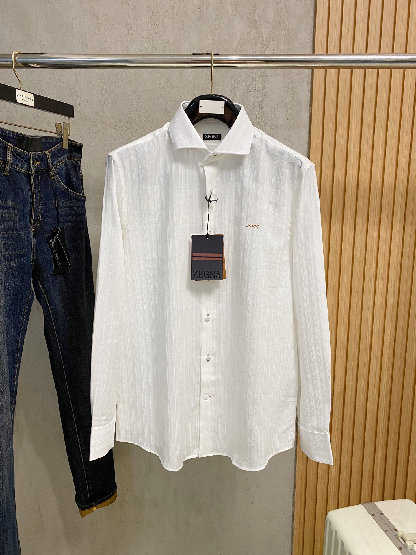 强势上新，新款不断！！！新款衬衫，高级面料高级做工，顶级品质！！！S一XXLS穿125左右m穿140左右