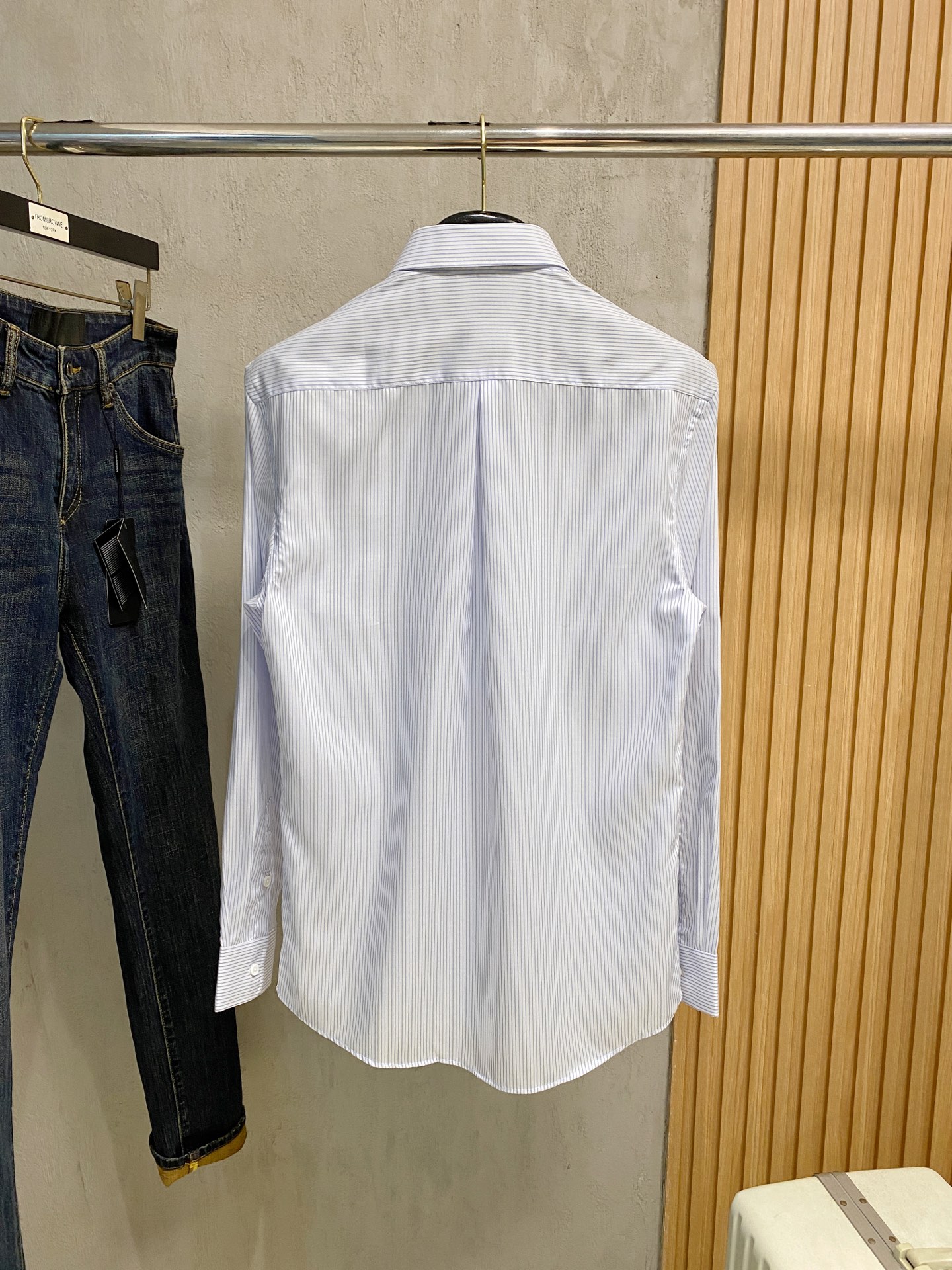 强势上新，新款不断！！！新款衬衫，高级面料高级做工，顶级品质！！！S一XXLS穿125左右m穿140左右