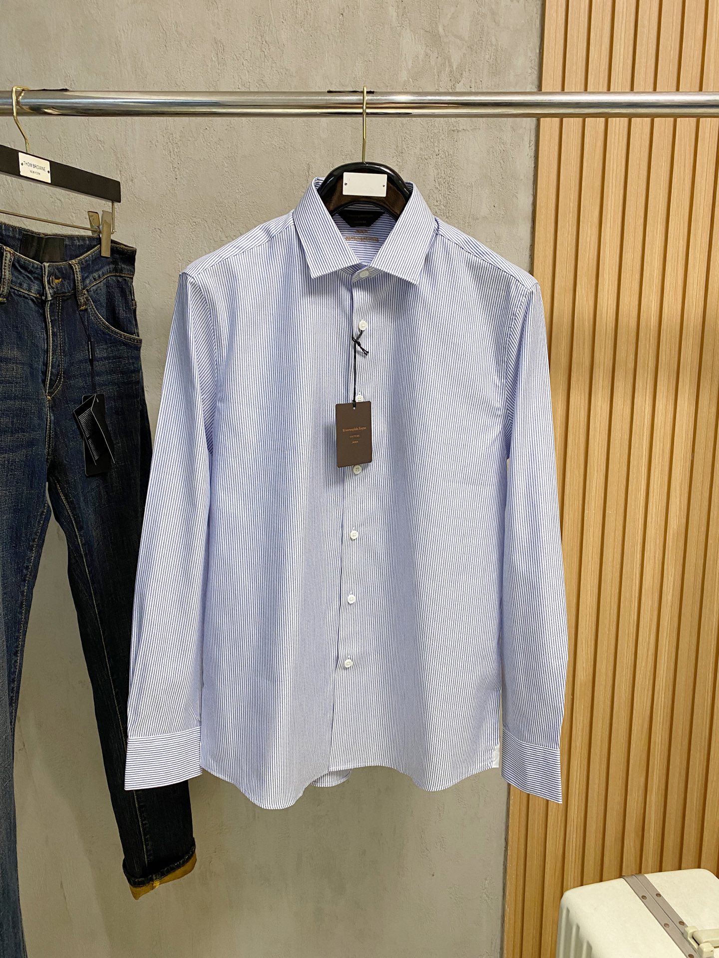 强势上新，新款不断！！！新款衬衫，高级面料高级做工，顶级品质！！！S一XXLS穿125左右m穿140左右