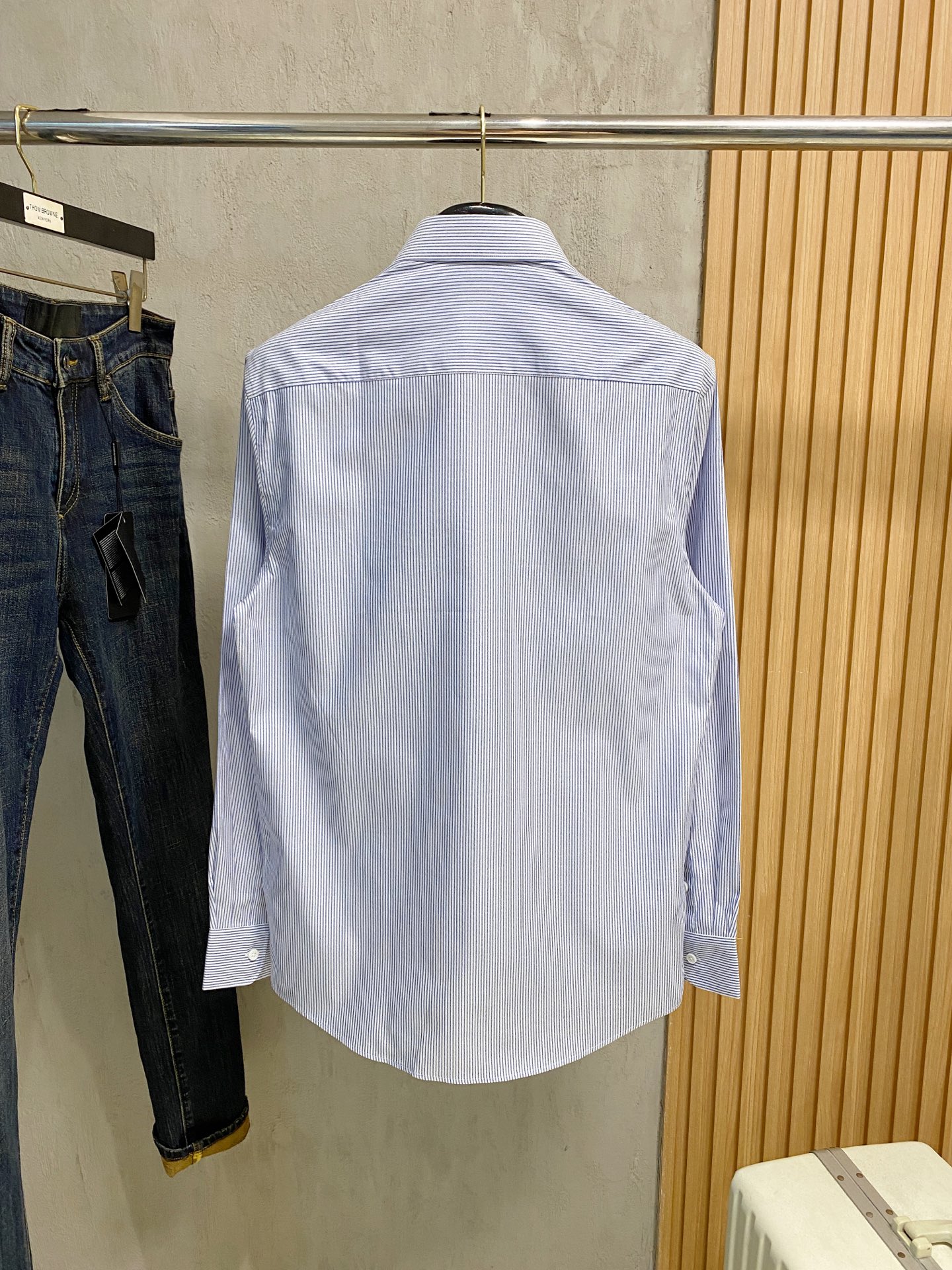 强势上新，新款不断！！！新款衬衫，高级面料高级做工，顶级品质！！！S一XXLS穿125左右m穿140左右