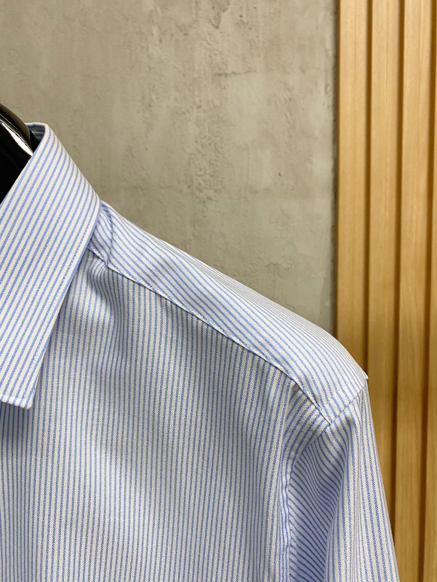 强势上新，新款不断！！！新款衬衫，高级面料高级做工，顶级品质！！！S一XXLS穿125左右m穿140左右