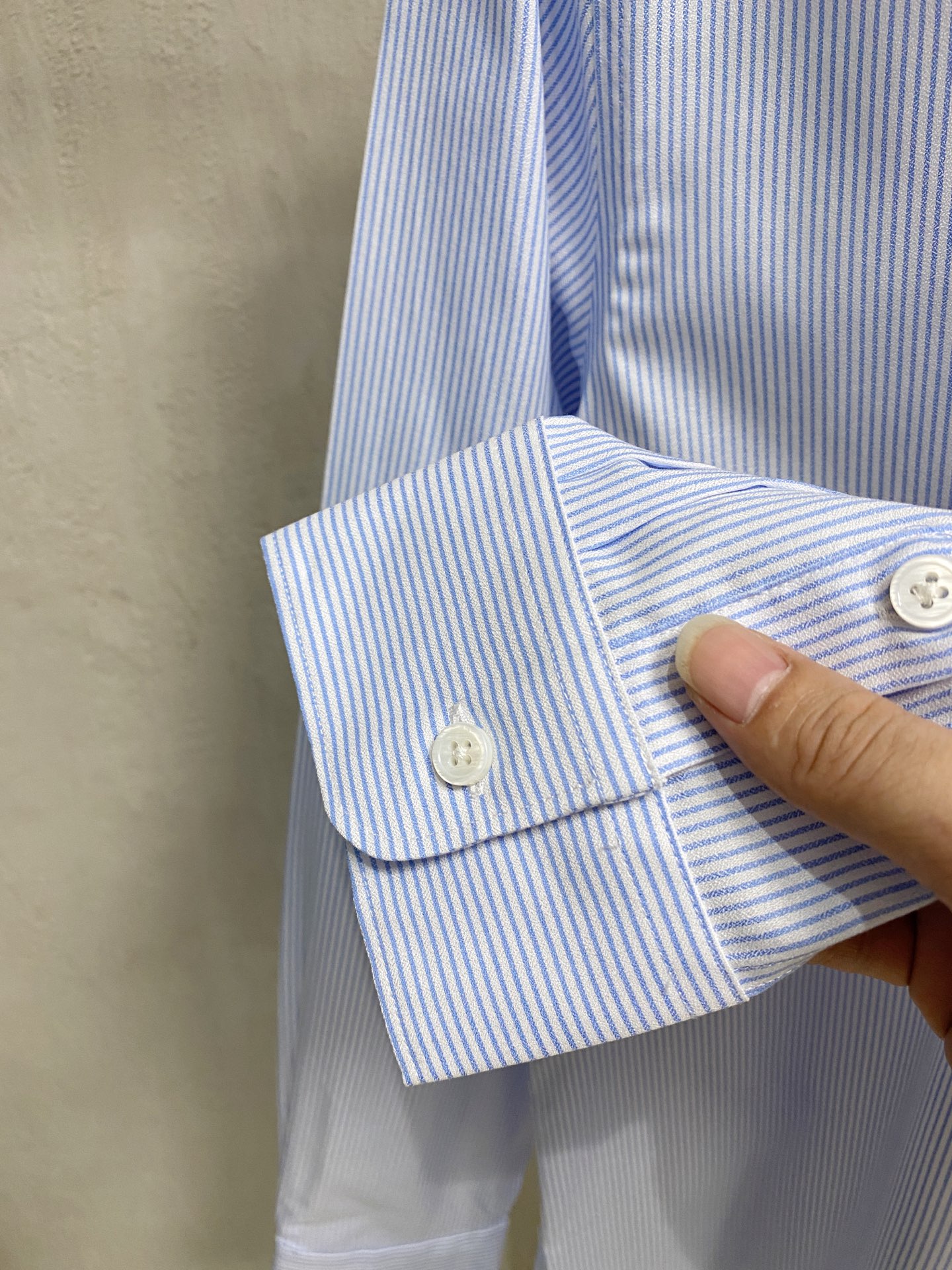 强势上新，新款不断！！！新款衬衫，高级面料高级做工，顶级品质！！！S一XXLS穿125左右m穿140左右