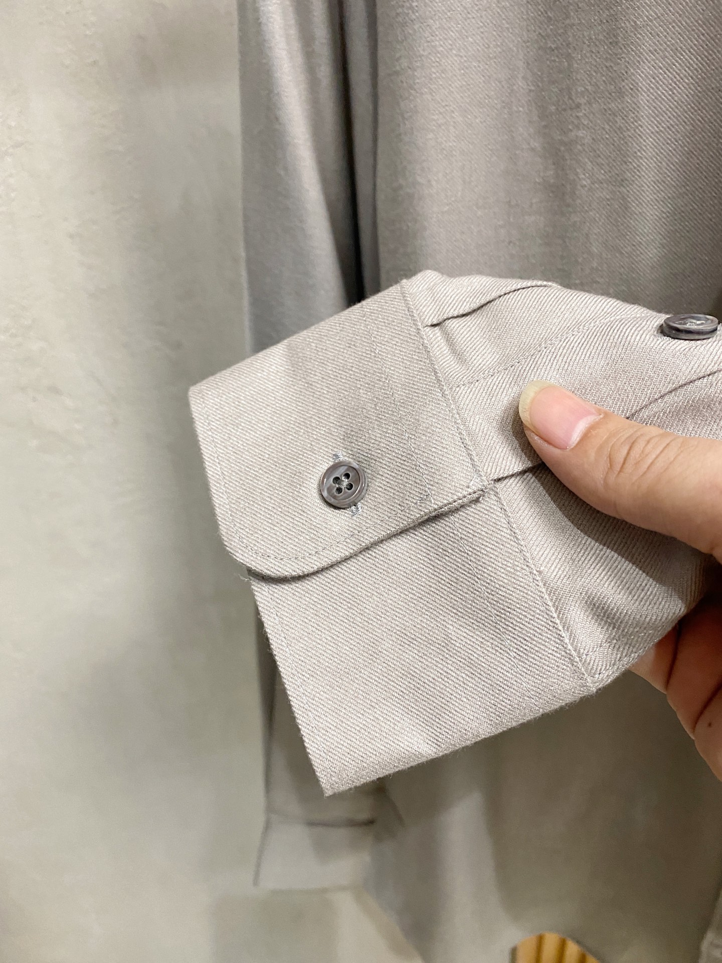 强势上新，新款不断！！！新款衬衫，高级面料高级做工，顶级品质！！！S一XXLS穿125左右m穿140左右