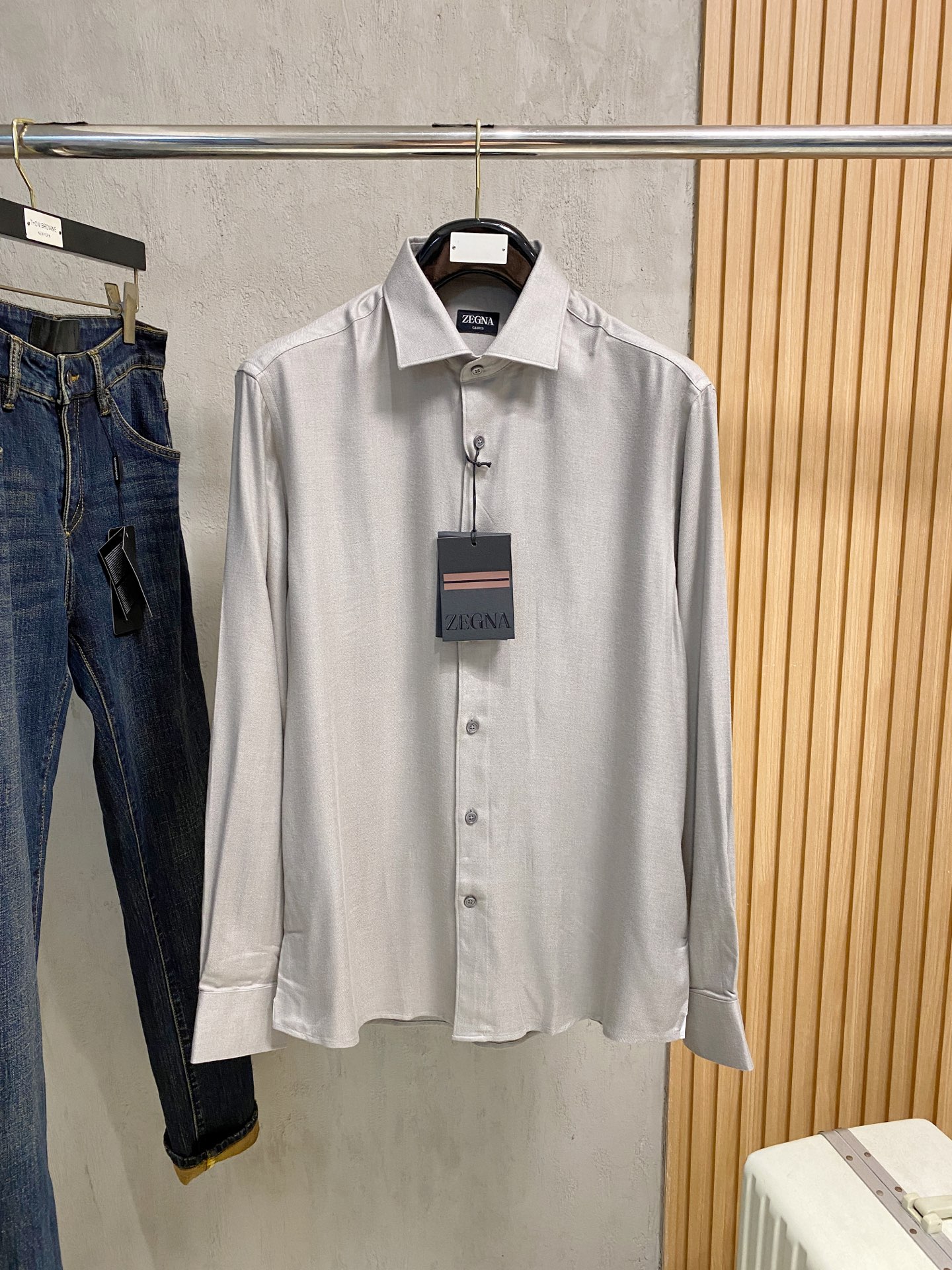 强势上新，新款不断！！！新款衬衫，高级面料高级做工，顶级品质！！！S一XXLS穿125左右m穿140左右