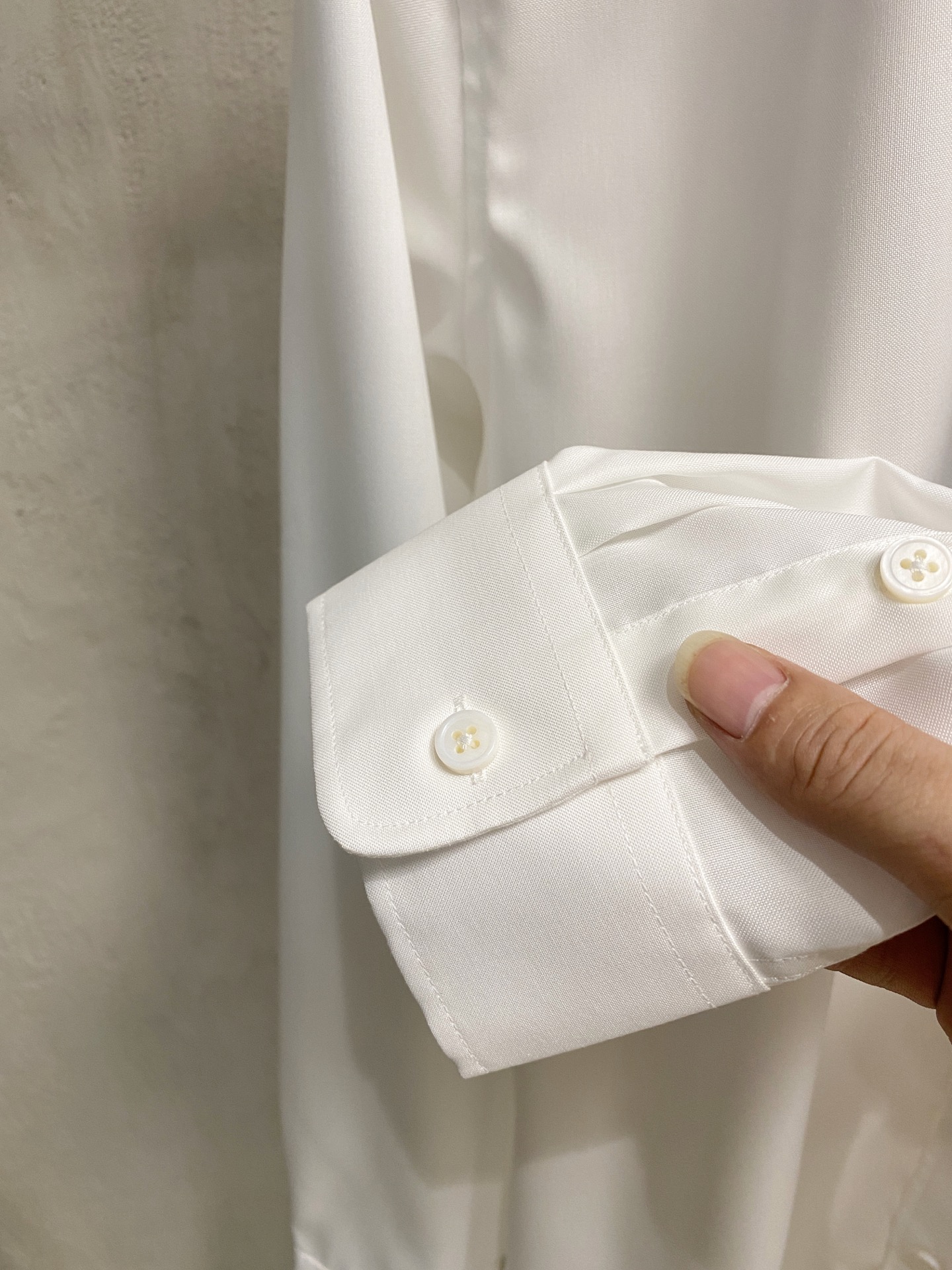 强势上新，新款不断！！！新款衬衫，高级面料高级做工，顶级品质！！！S一XXLS穿125左右m穿140左右