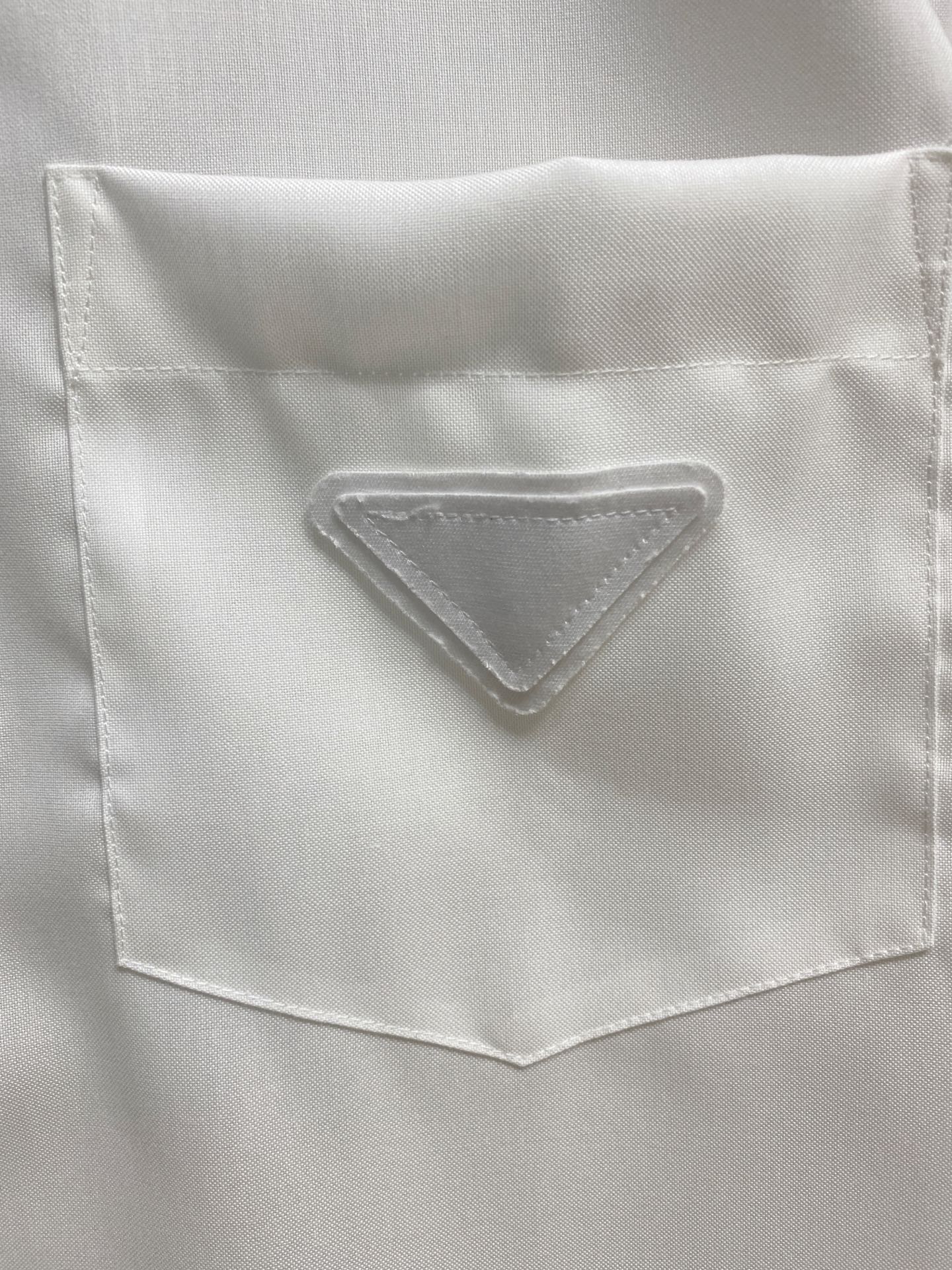 强势上新，新款不断！！！新款衬衫，高级面料高级做工，顶级品质！！！S一XXLS穿125左右m穿140左右