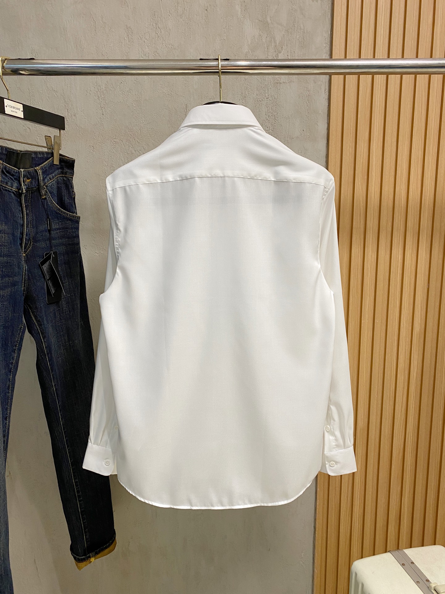 强势上新，新款不断！！！新款衬衫，高级面料高级做工，顶级品质！！！S一XXLS穿125左右m穿140左右