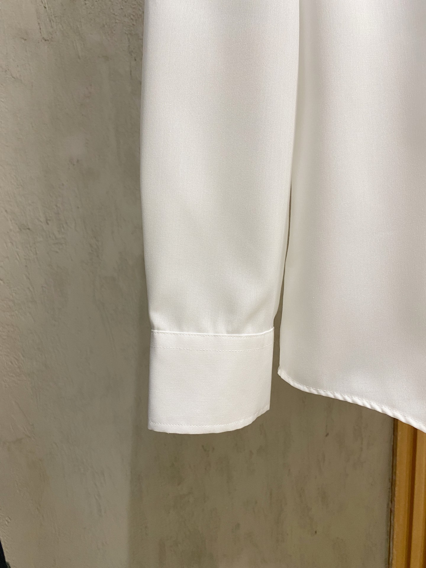 强势上新，新款不断！！！新款衬衫，高级面料高级做工，顶级品质！！！S一XXLS穿125左右m穿140左右