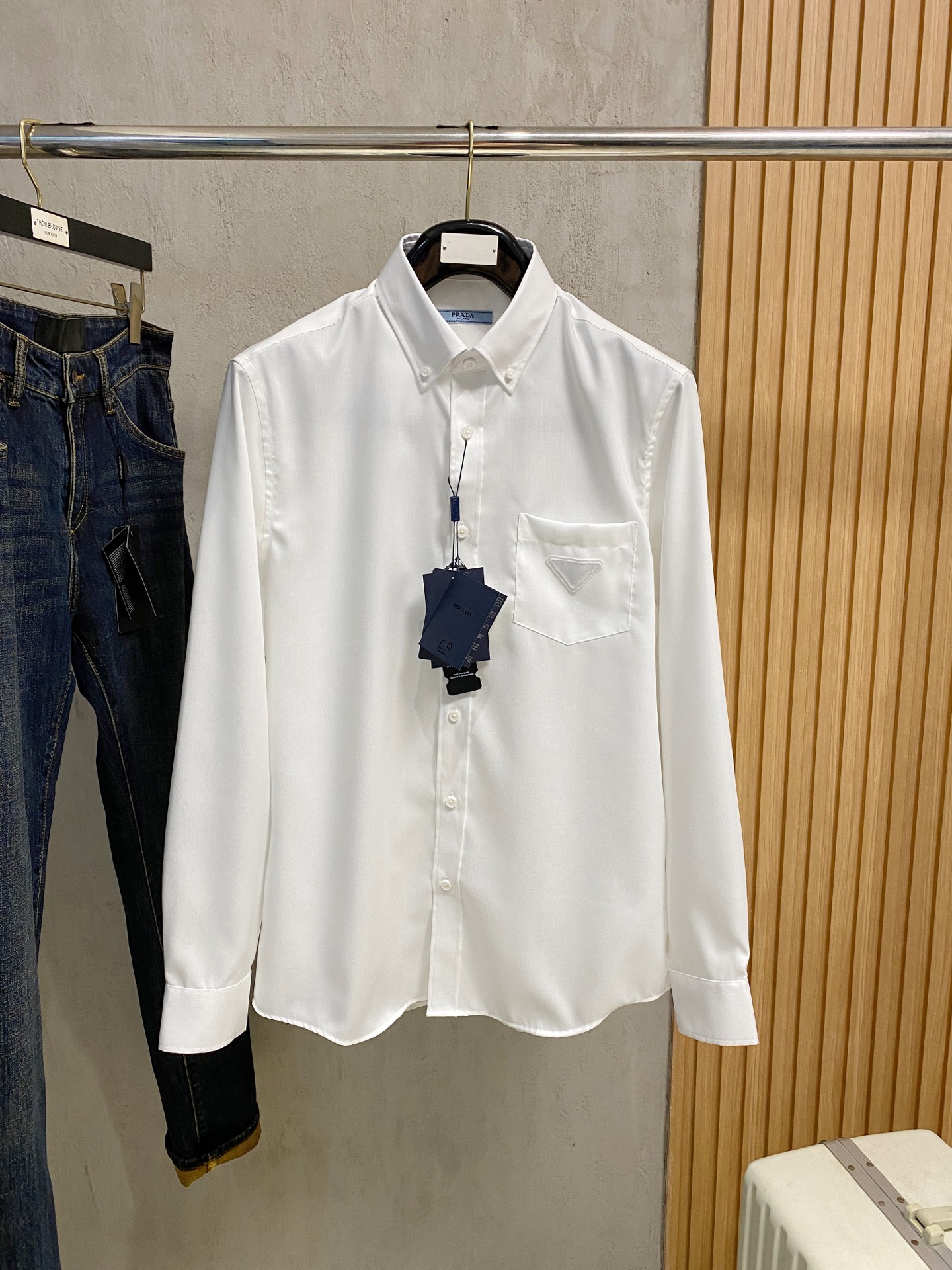 强势上新，新款不断！！！新款衬衫，高级面料高级做工，顶级品质！！！S一XXLS穿125左右m穿140左右