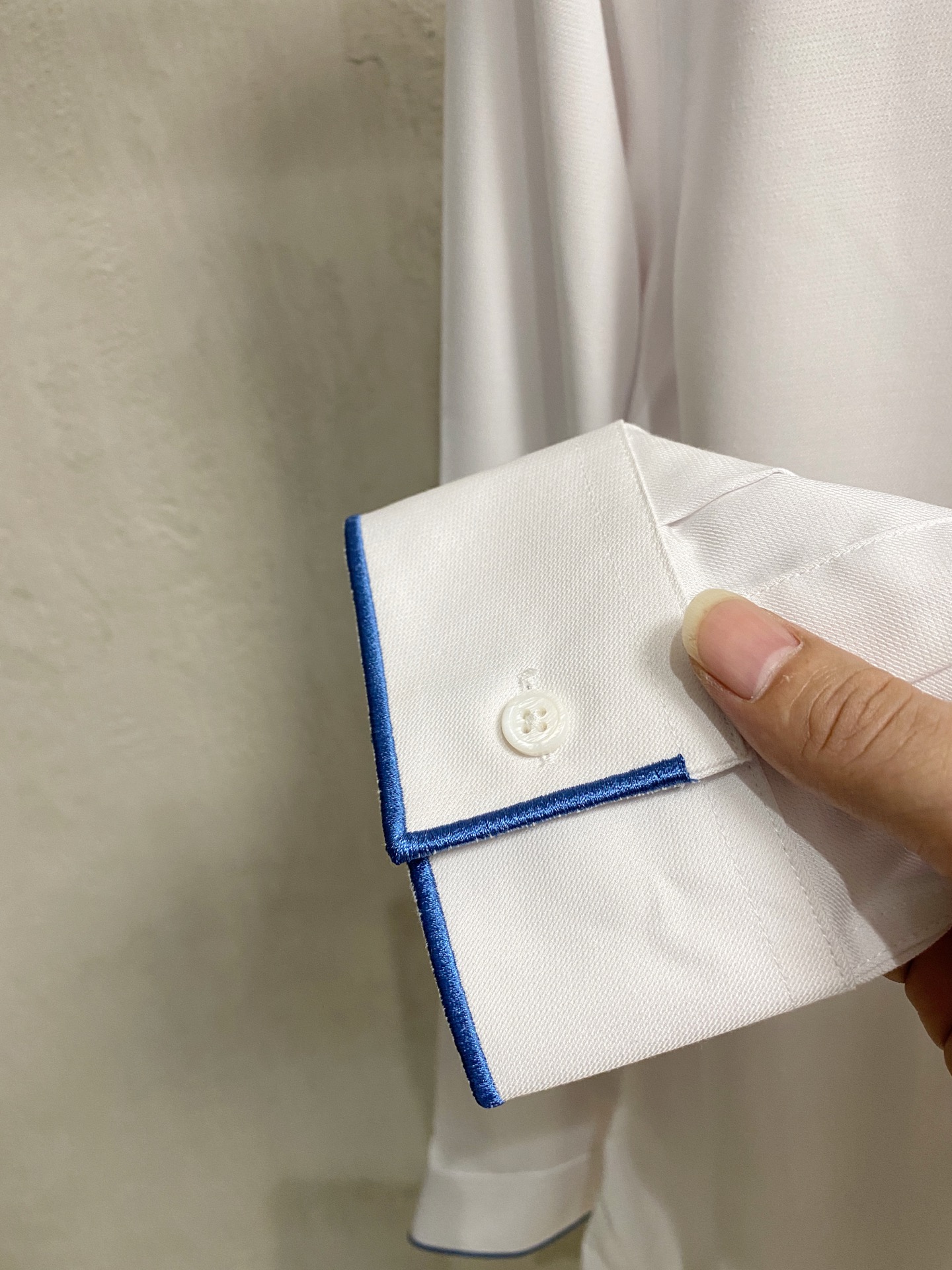 强势上新，新款不断！！！新款衬衫，高级面料高级做工，顶级品质！！！S一XXLS穿125左右m穿140左右