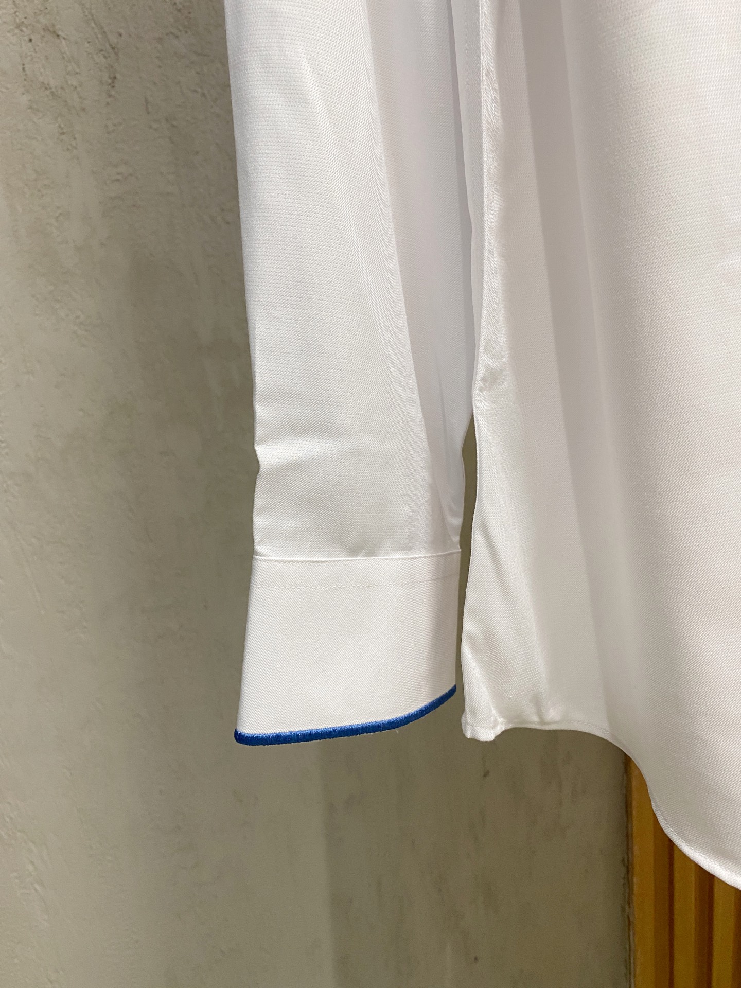 强势上新，新款不断！！！新款衬衫，高级面料高级做工，顶级品质！！！S一XXLS穿125左右m穿140左右