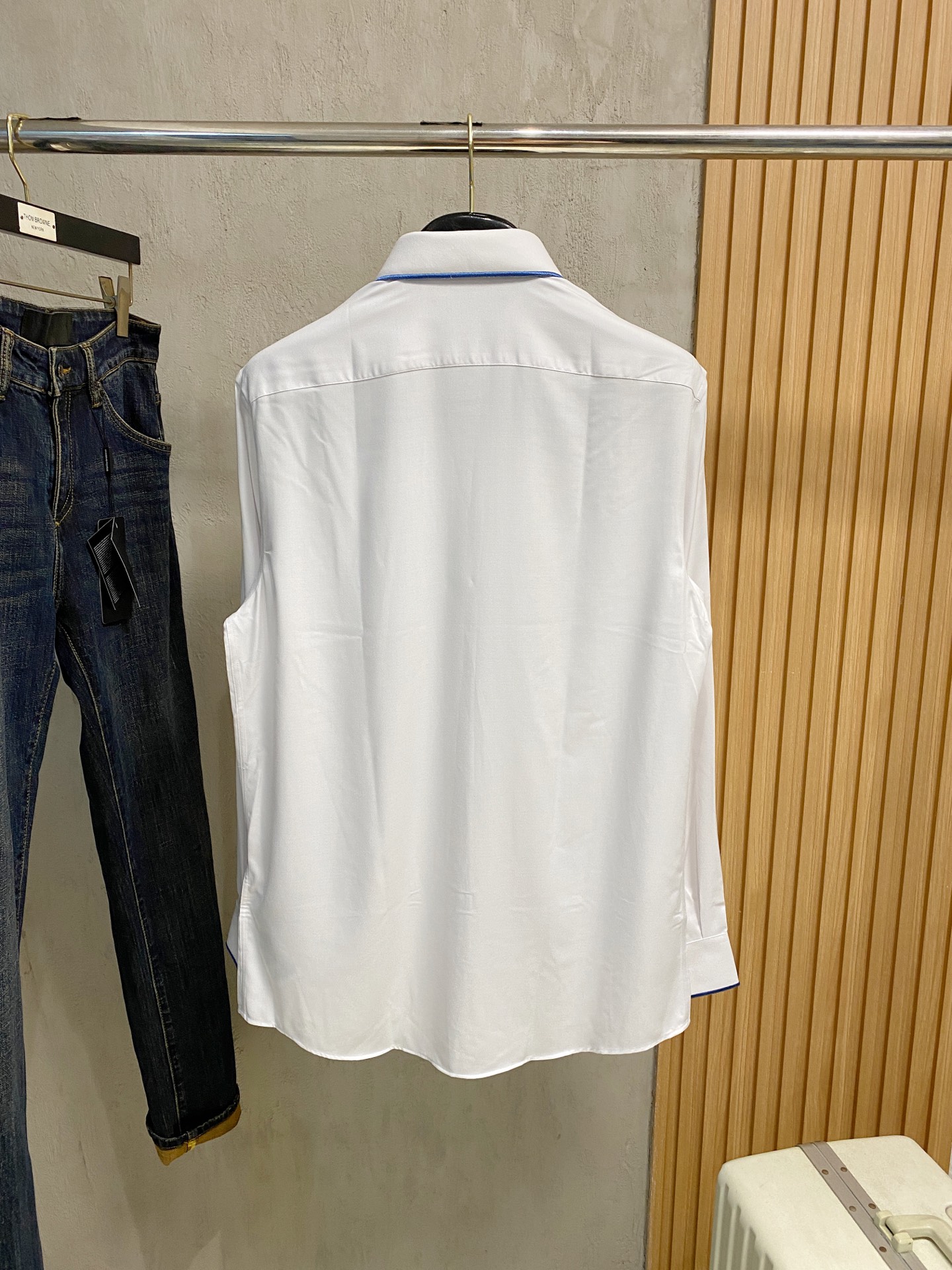 强势上新，新款不断！！！新款衬衫，高级面料高级做工，顶级品质！！！S一XXLS穿125左右m穿140左右