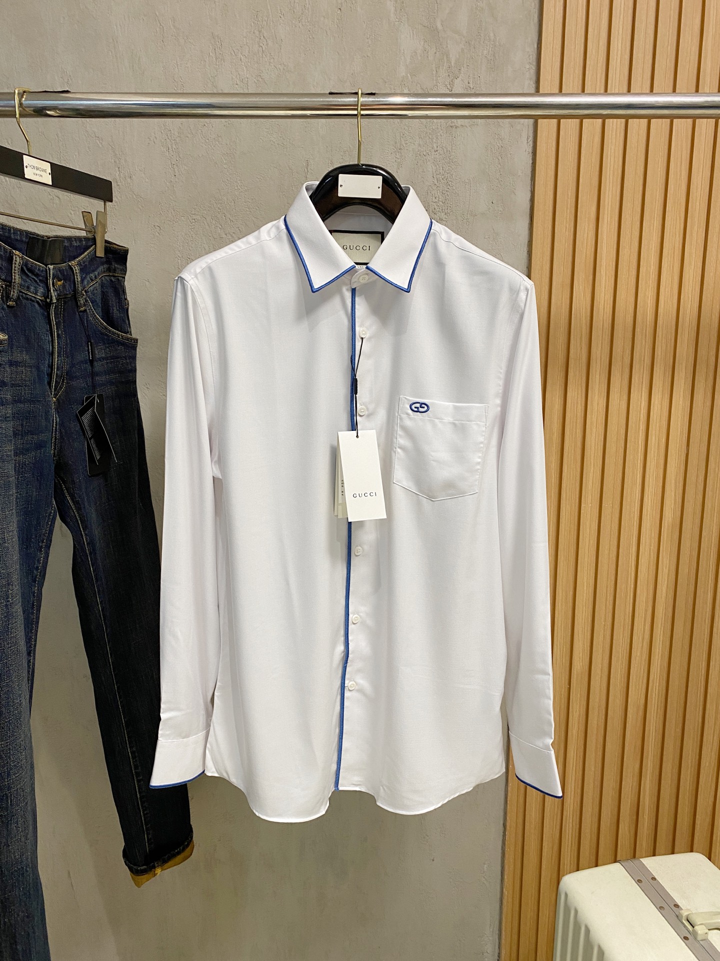 强势上新，新款不断！！！新款衬衫，高级面料高级做工，顶级品质！！！S一XXLS穿125左右m穿140左右