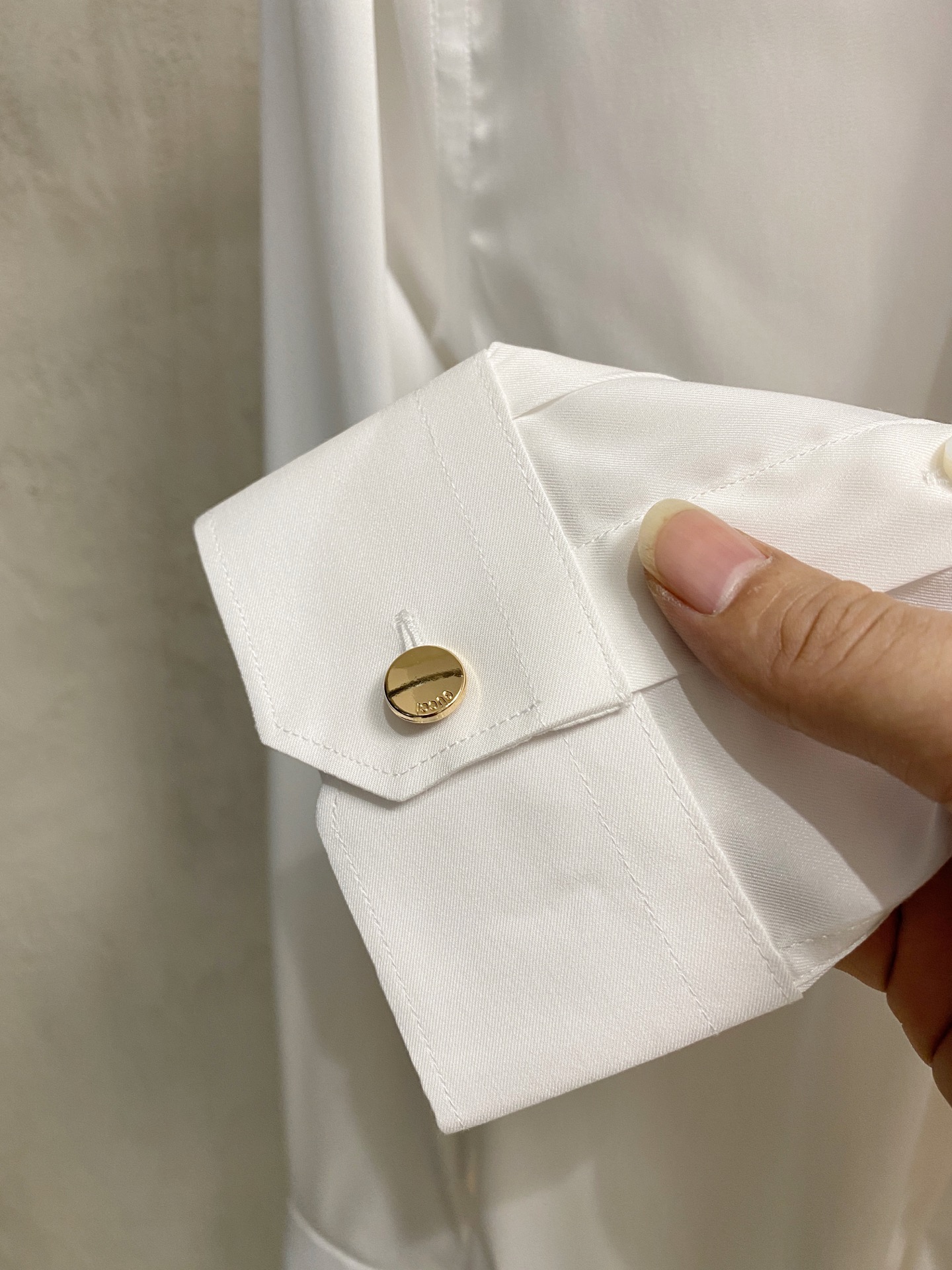 强势上新，新款不断！！！新款衬衫，高级面料高级做工，顶级品质！！！S一XXLS穿125左右m穿140左右