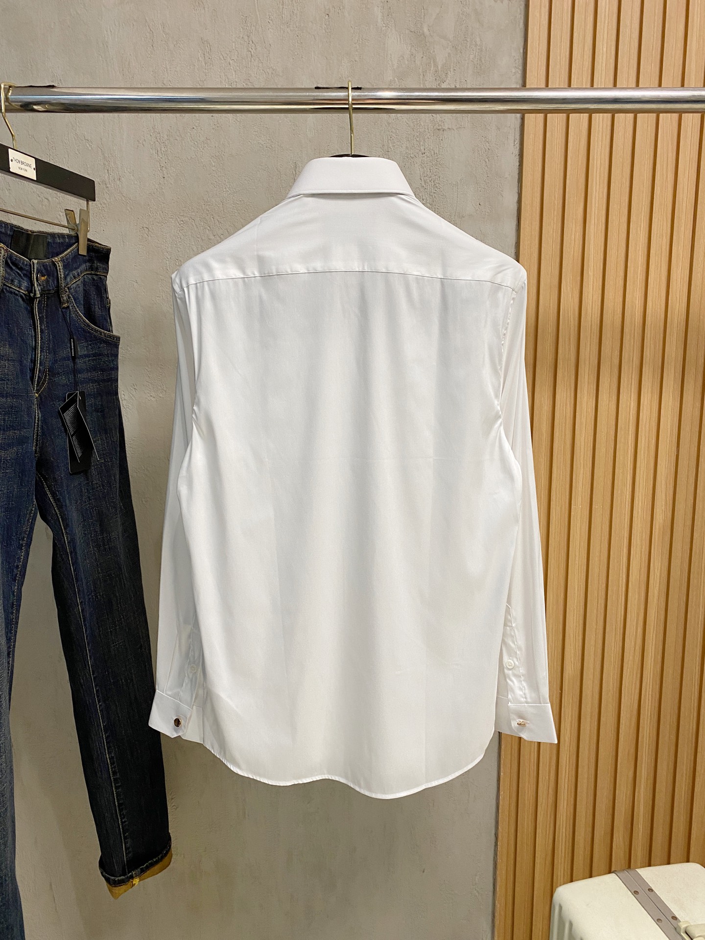 强势上新，新款不断！！！新款衬衫，高级面料高级做工，顶级品质！！！S一XXLS穿125左右m穿140左右