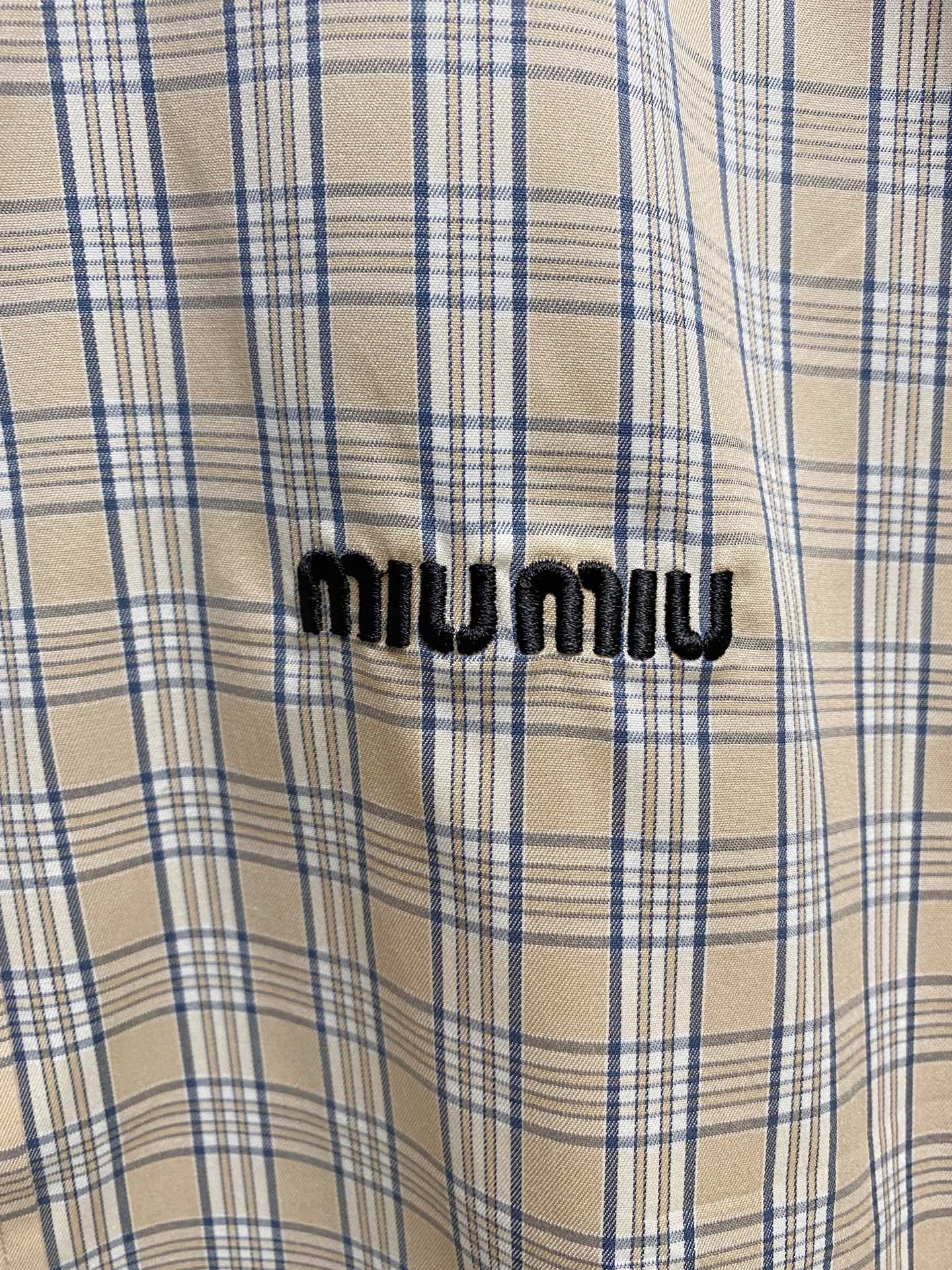 强势上新，新款不断！！！新款衬衫，高级面料高级做工，顶级品质！！！S一XXLS穿125左右m穿140左右