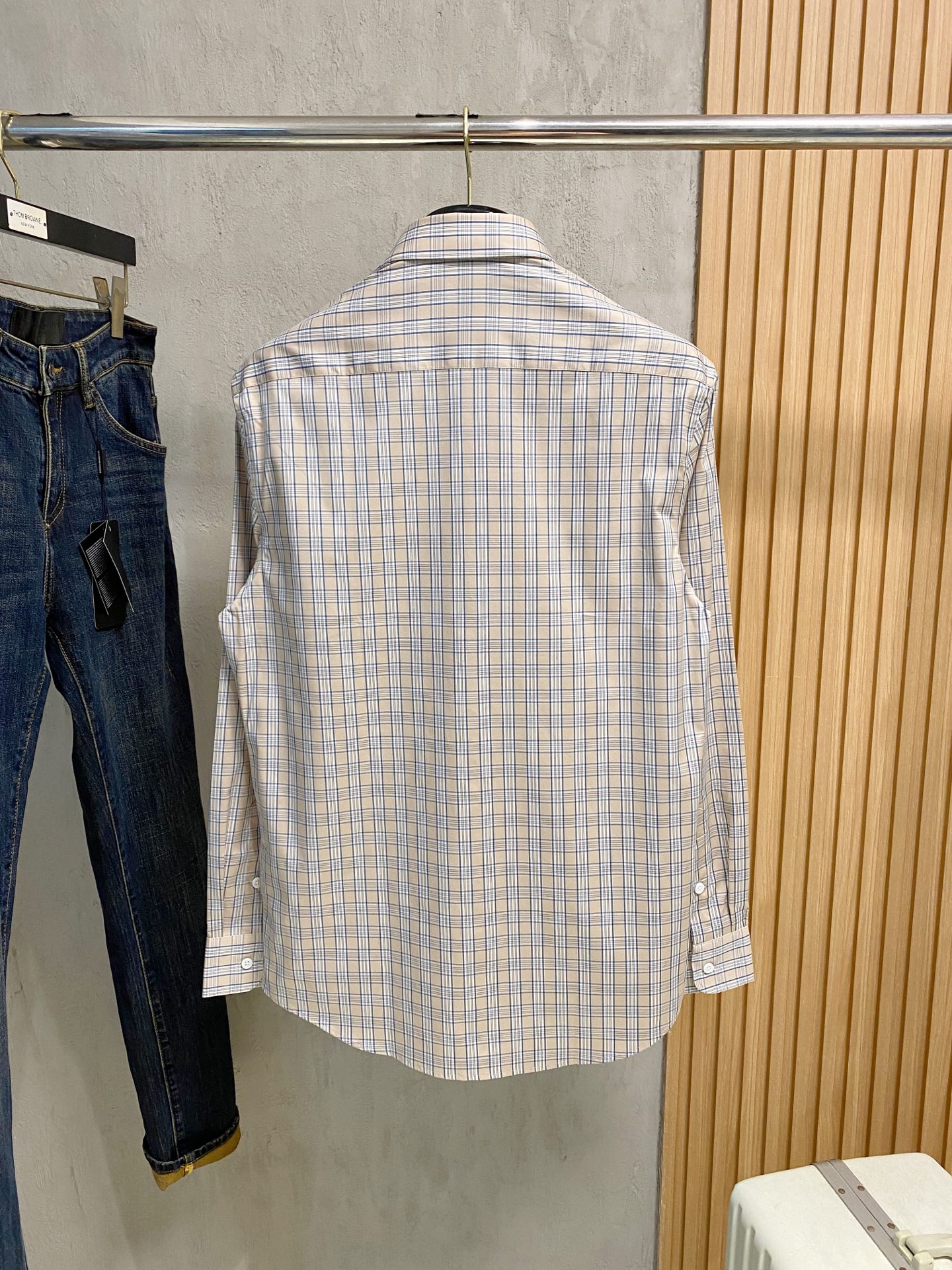 强势上新，新款不断！！！新款衬衫，高级面料高级做工，顶级品质！！！S一XXLS穿125左右m穿140左右