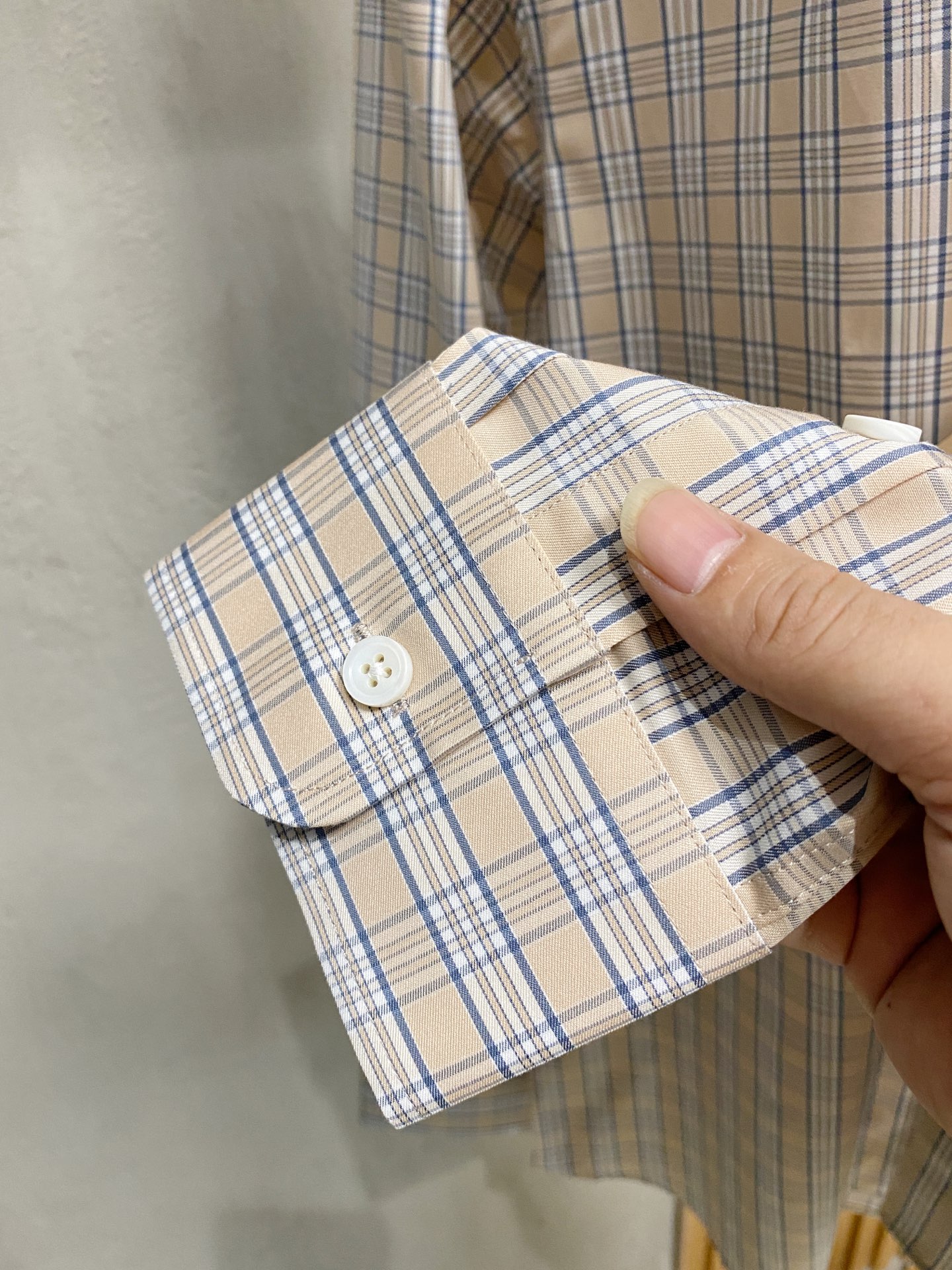 强势上新，新款不断！！！新款衬衫，高级面料高级做工，顶级品质！！！S一XXLS穿125左右m穿140左右