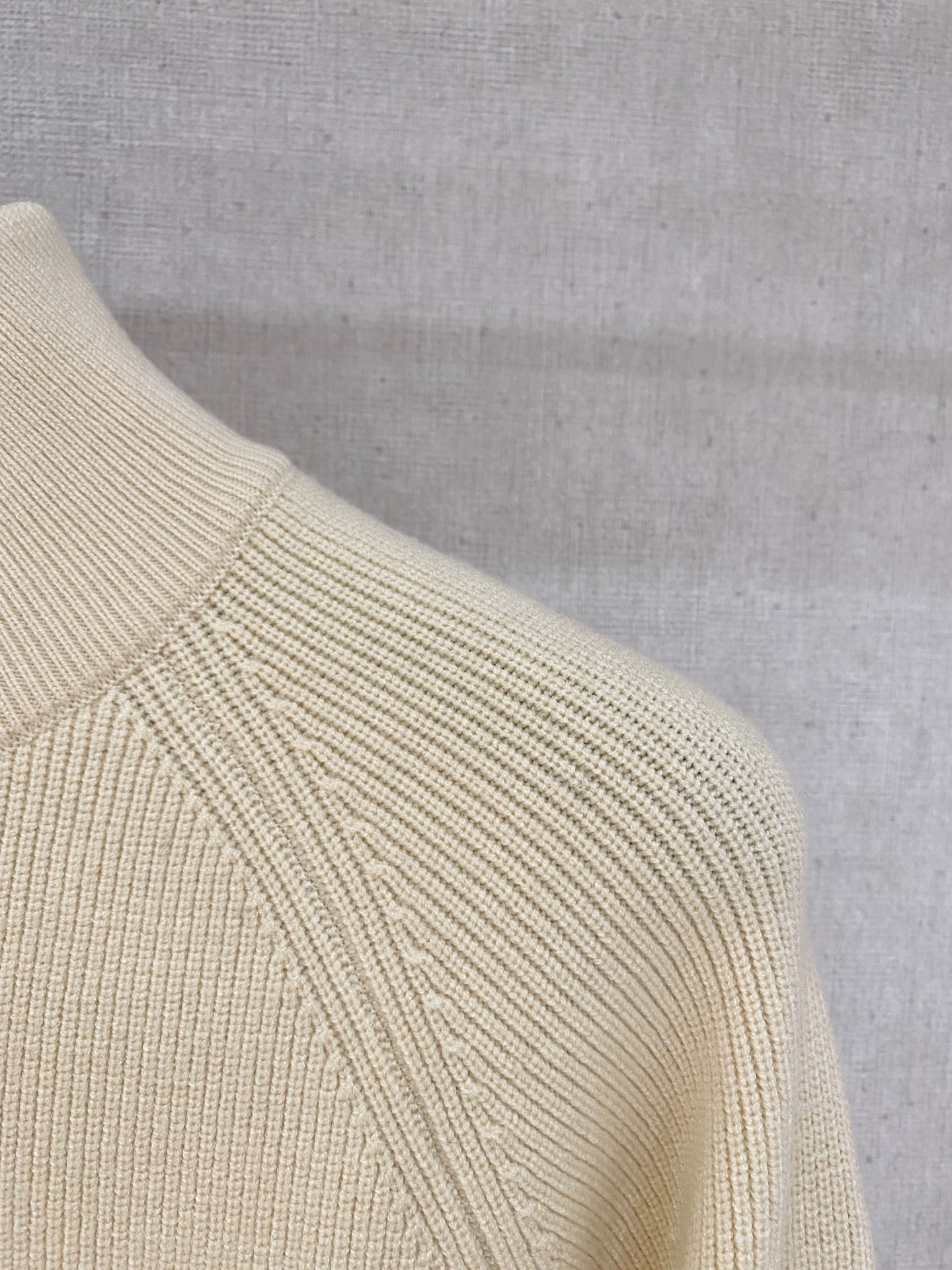 。顶级品质>专柜官网同步发售！辅料全部原版定制出品，贸易公司真品订单。高级定制进口面料，以天然植物纖維提