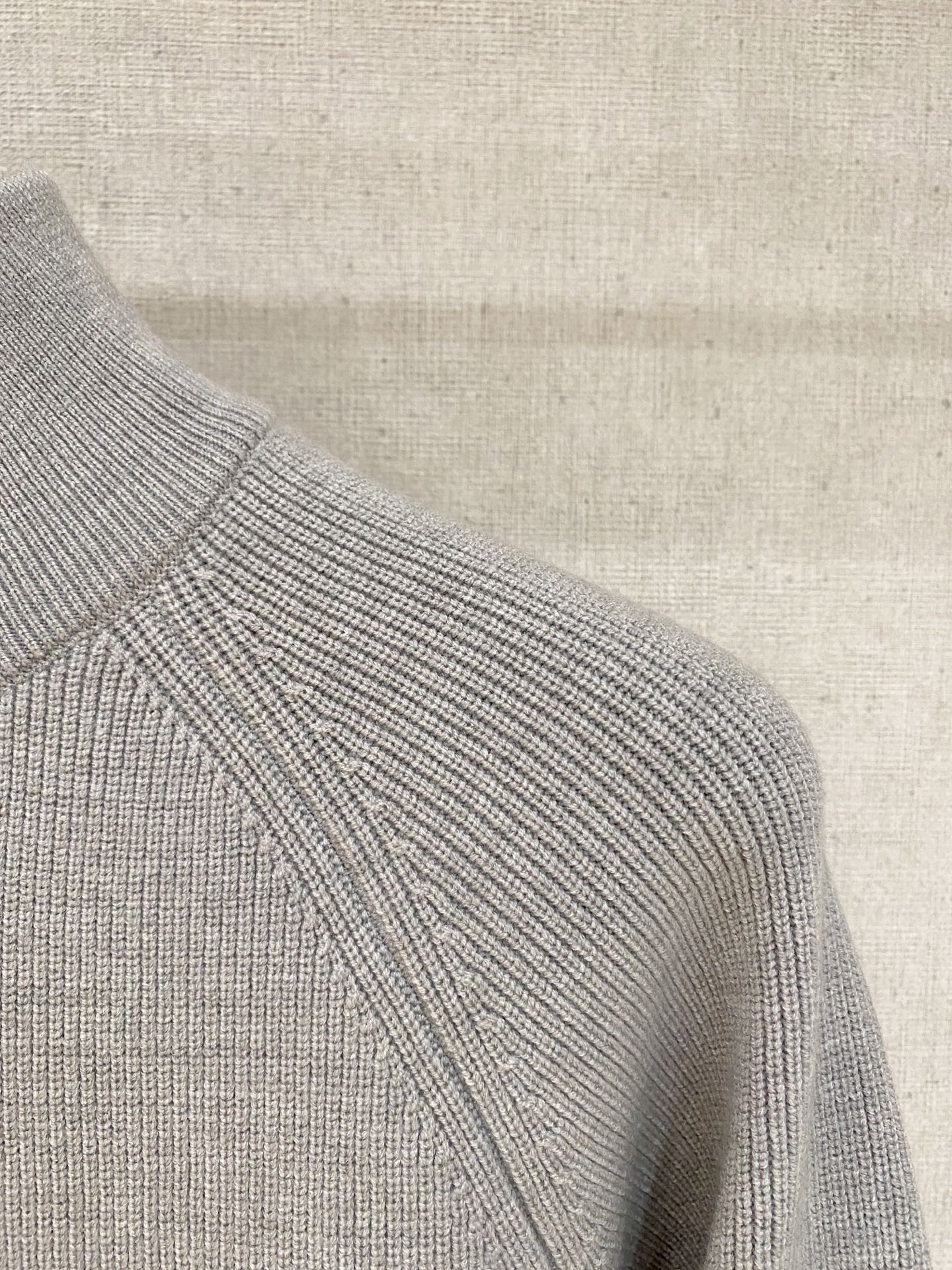 。顶级品质>专柜官网同步发售！辅料全部原版定制出品，贸易公司真品订单。高级定制进口面料，以天然植物纖維提