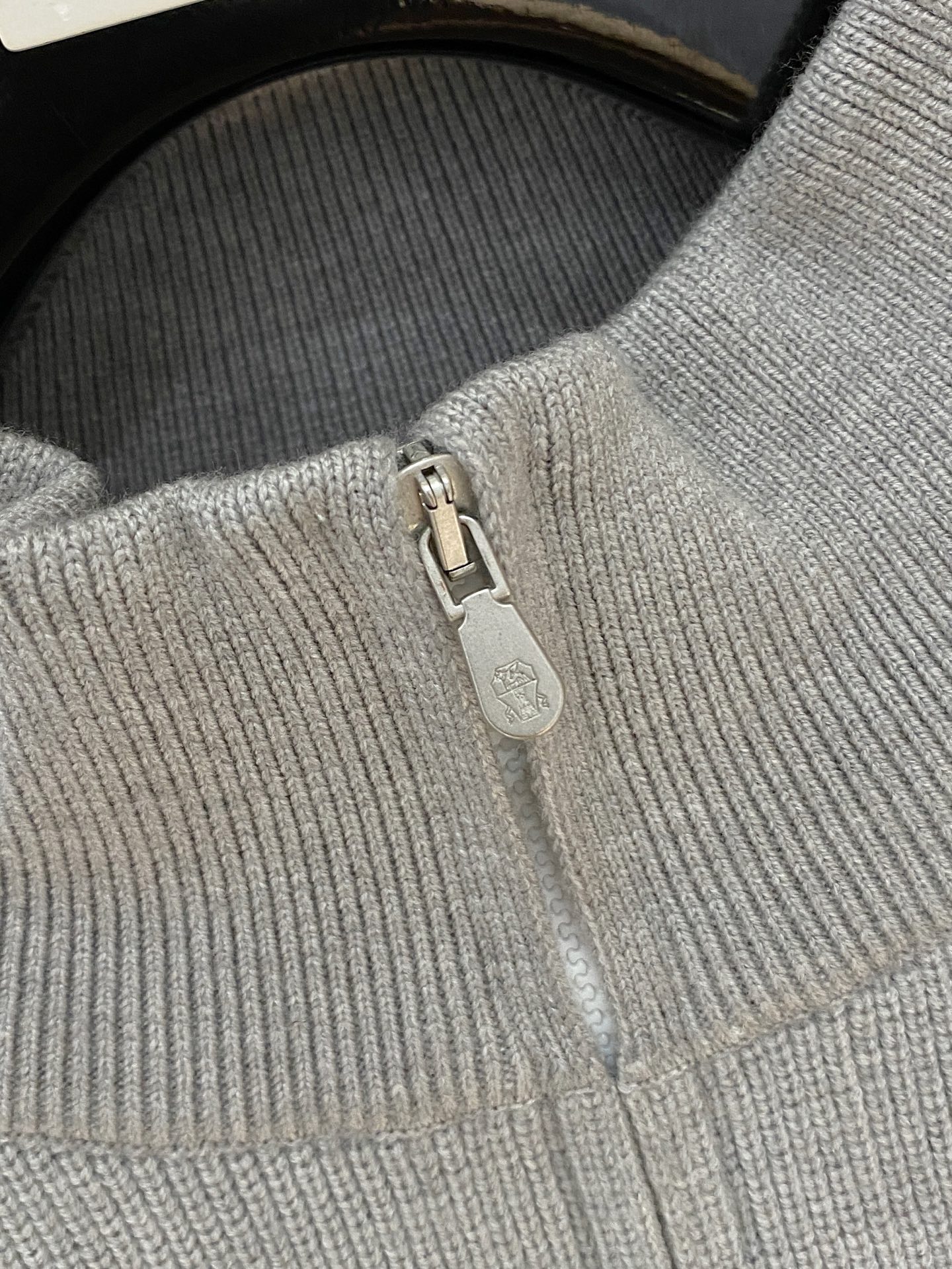 。顶级品质>专柜官网同步发售！辅料全部原版定制出品，贸易公司真品订单。高级定制进口面料，以天然植物纖維提