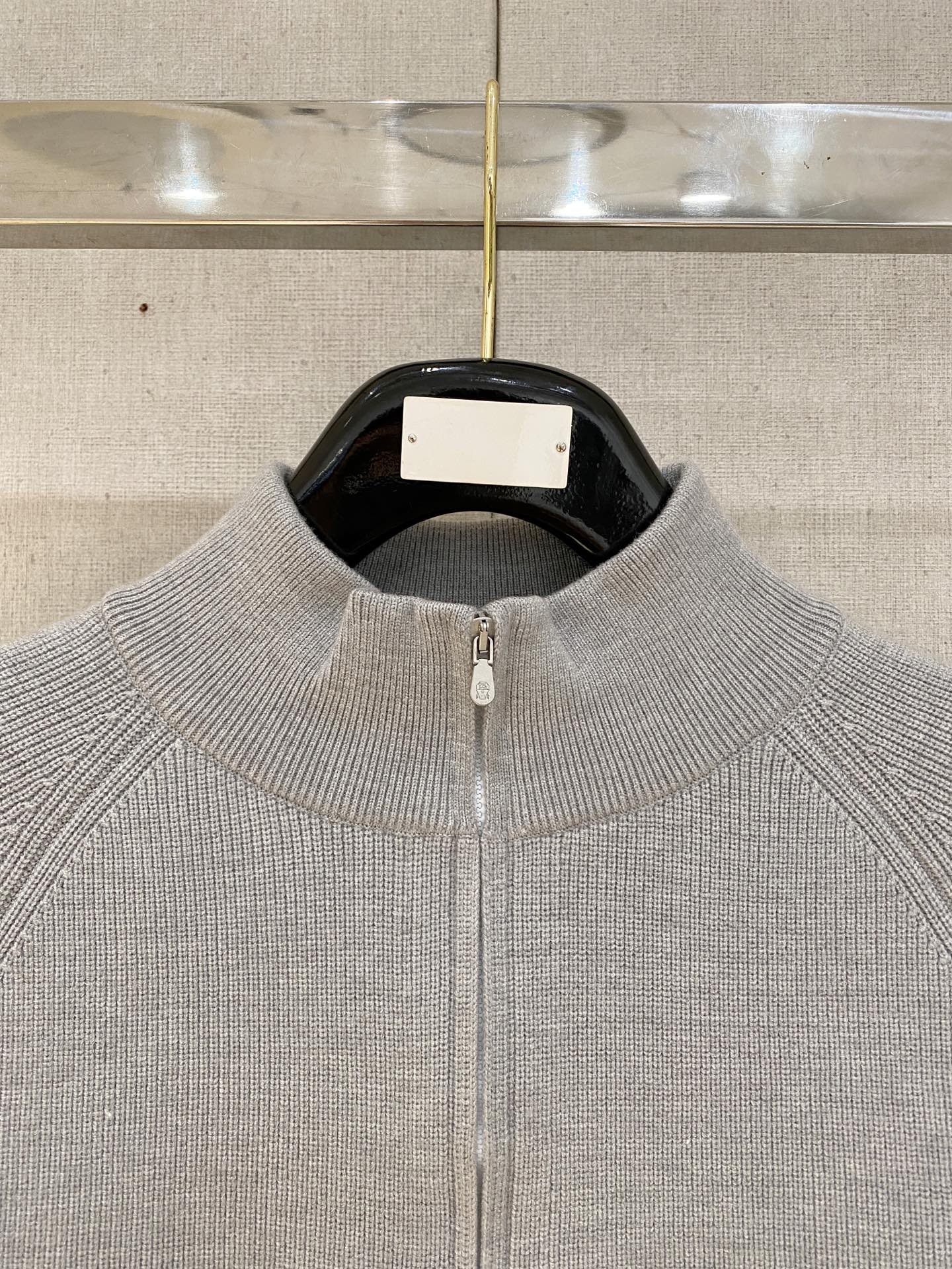 。顶级品质>专柜官网同步发售！辅料全部原版定制出品，贸易公司真品订单。高级定制进口面料，以天然植物纖維提