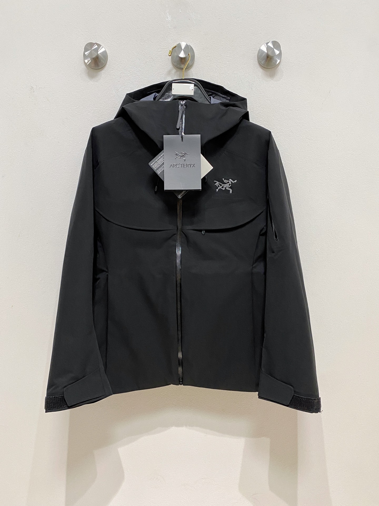 NO:538261,High-quality embroidery [Archaew Bird Bailingda Ten Thousand Needle Embroidery] [Different market easy to fall off printing cheap version] gamma lt hoody men and women lightweight warm windproof soft shell four-color jacket top quality pure original version compared to the highest version of zp network. gamma lightweight jacket is a must-have soft shell for outdoor sports. Gamma has become the main line series! The same model of the original fortius 1.0 shell fabric is windproof and waterproof, light and breathable, elastic, regular version is easy to match with lightweight layering, invincible quality! Splicing and tailoring to ensure freedom of movement. If you are a bird or outdoor enthusiast, you must use it. This model can be used as sun protection! The fabric is light but warm! Lock the temperature of your body's movement! Don't think that the thicker the material, the more expensive it is! Technology is developing! I believe you will fall in love with it! Code number M-3XL 40,,jil  sanderarc'teryx,jackets & coats,alexander wang19860909高品质刺绣【始祖鸟百灵达万针刺绣】【区别市场易脱落印花廉价版本】 gamma lt hoody男女款轻量保暖防风软壳四色冲锋衣顶级品质 纯原版本对比zp全网最高版本. gamma lightweigh夹克是户外运动的必备软壳.伽马已经成为主线系列! 原厂同款fortius1.0 壳面料防风防泼水、轻盈透气、富有弹性常规版型易于搭配轻量叠穿,质量无敌! 拼接剪裁,确保活动自如. 如果你是一名鸟家或者户外爱好者,必入. 此款可当防晒!面料轻薄但是保暖!锁住你身体运动的温度!不要在认为料子越厚才越贵!科技在发展!相信我上身你一定会爱上它!码数M-3XL 40,,jil sanderarc'teryx,jackets & coats,alexander wang,Men's clothing