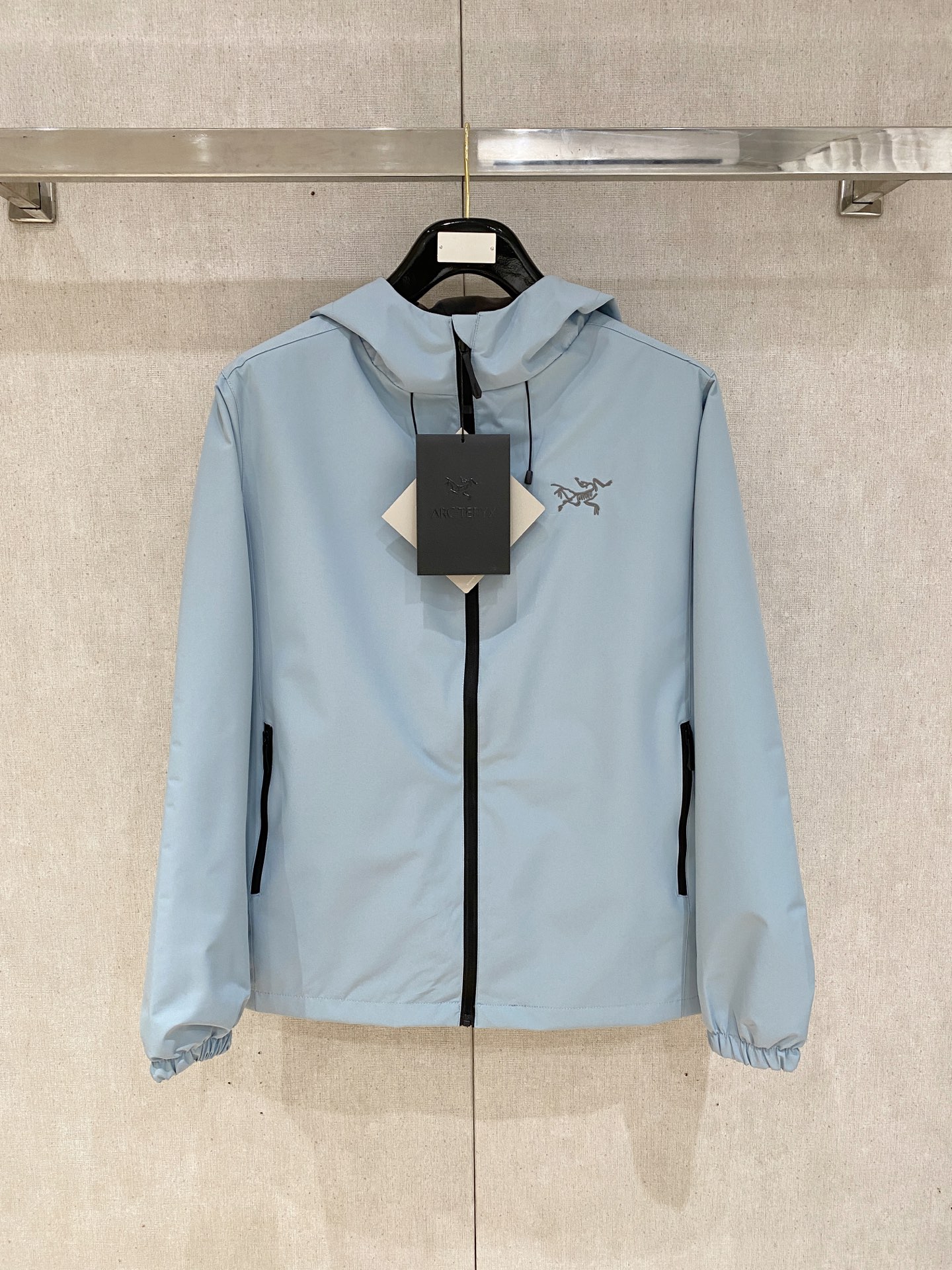 NO:521924,High-quality embroidery [Archaew Bird Bailingda Wan Needle Embroidery] [Different market easy to fall off printing cheap version] gamma lt hoody men and women lightweight warm windproof soft shell four-color jacket top quality pure original version compared to the highest version of zp network. gamma lightweight jacket is a must-have soft shell for outdoor sports. Gamma has become the main line series! The same model of the original fortius 1.0 shell fabric is windproof and waterproof, light and breathable, elastic, regular version is easy to match with lightweight layering, invincible quality! Splicing and tailoring to ensure freedom of movement. If you are a bird or outdoor enthusiast, you must use it. This model can be used as sun protection! The fabric is light but warm! Lock the temperature of your body's movement! Don't think that the thicker the material, the more expensive it is! Technology is developing! I believe you will fall in love with it! Code number M-3XL,, jil  sanderarc'teryx,jackets & coats,alexander wang19860909高品质刺绣【始祖鸟百灵达万针刺绣】【区别市场易脱落印花廉价版本】 gamma lt hoody男女款轻量保暖防风软壳四色冲锋衣顶级品质 纯原版本对比zp全网最高版本. gamma lightweigh夹克是户外运动的必备软壳.伽马已经成为主线系列! 原厂同款fortius1.0 壳面料防风防泼水、轻盈透气、富有弹性常规版型易于搭配轻量叠穿,质量无敌! 拼接剪裁,确保活动自如. 如果你是一名鸟家或者户外爱好者,必入. 此款可当防晒!面料轻薄但是保暖!锁住你身体运动的温度!不要在认为料子越厚才越贵!科技在发展!相信我上身你一定会爱上它!码数M-3XL,,jil sanderarc'teryx,jackets & coats,alexander wang,Men's clothing