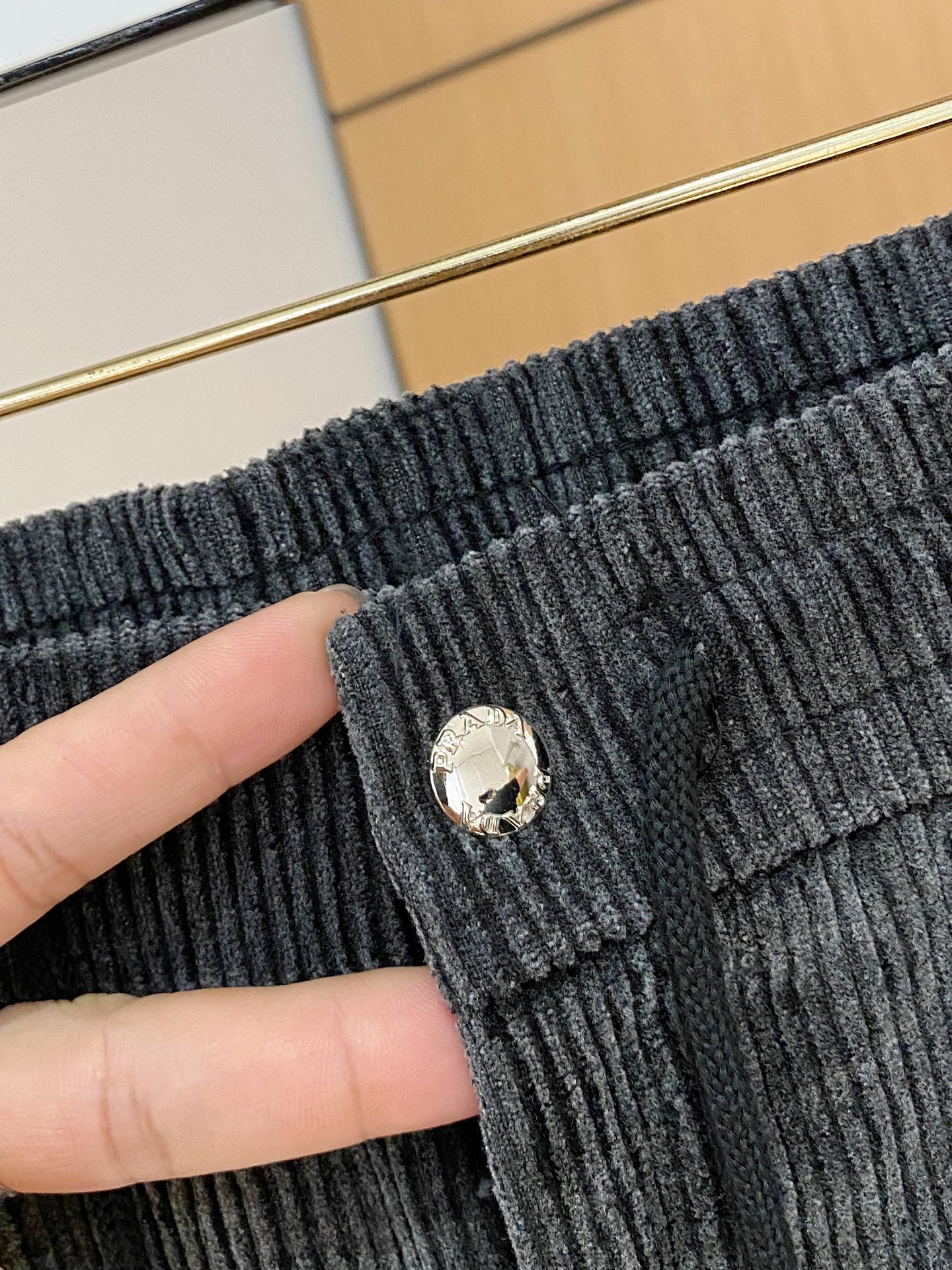 一套普拉达精品套装 2025秋冬新款套装 走秀款 定制原版牛仔面料 搭配夹克版型设计 非常洋气 版型超好