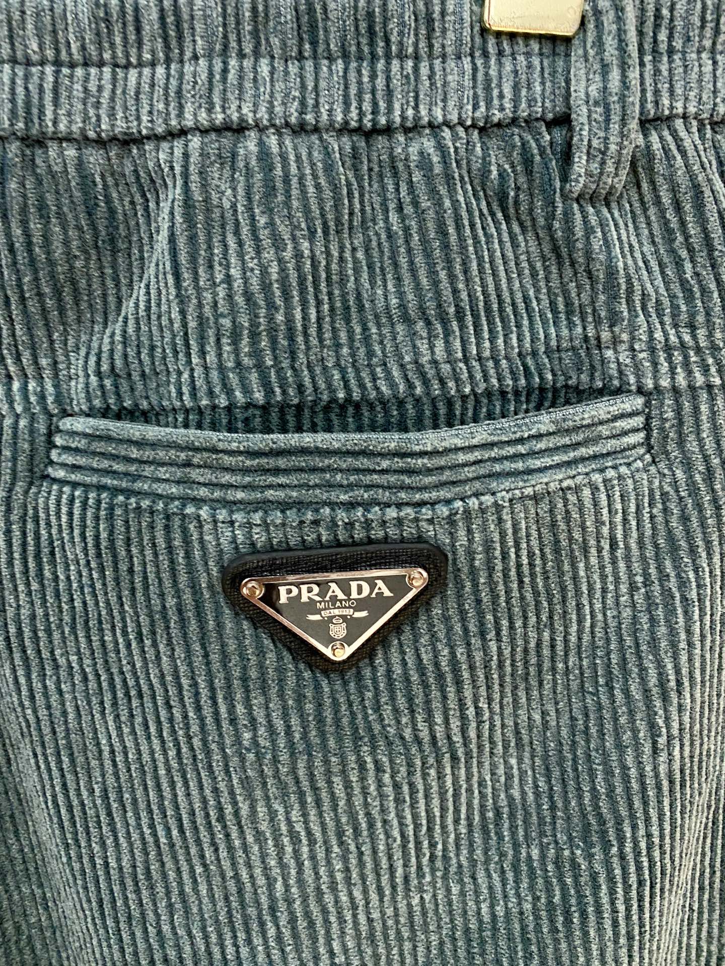 一套（不拆）普拉达精品套装 2025秋冬新款套装 走秀款 定制原版牛仔面料 搭配夹克版型设计 非常洋气 