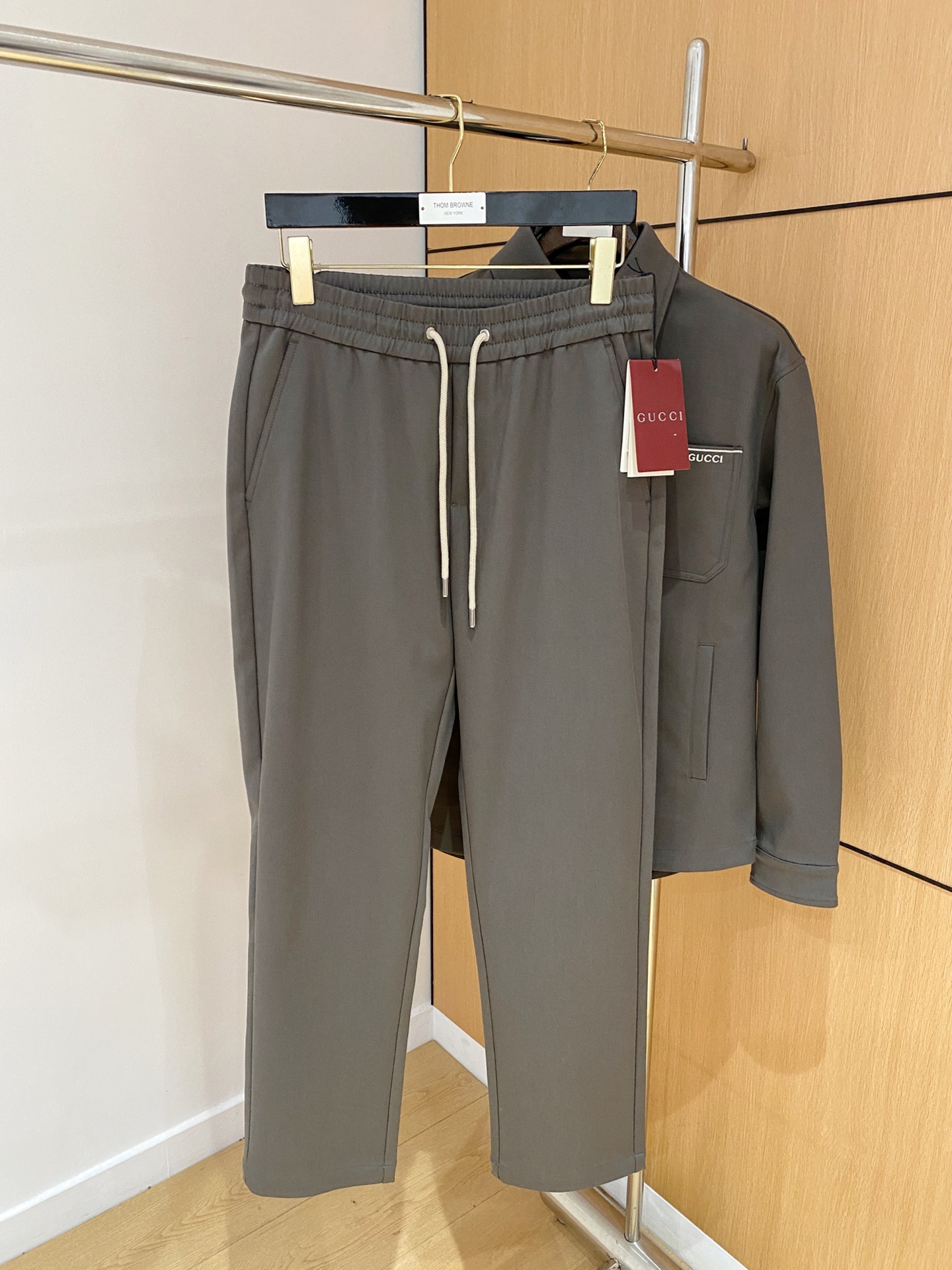 一套（不拆）古驰精品套装 2025秋冬新款套装 走秀款 定制原版牛仔面料 搭配夹克版型设计 非常洋气 版