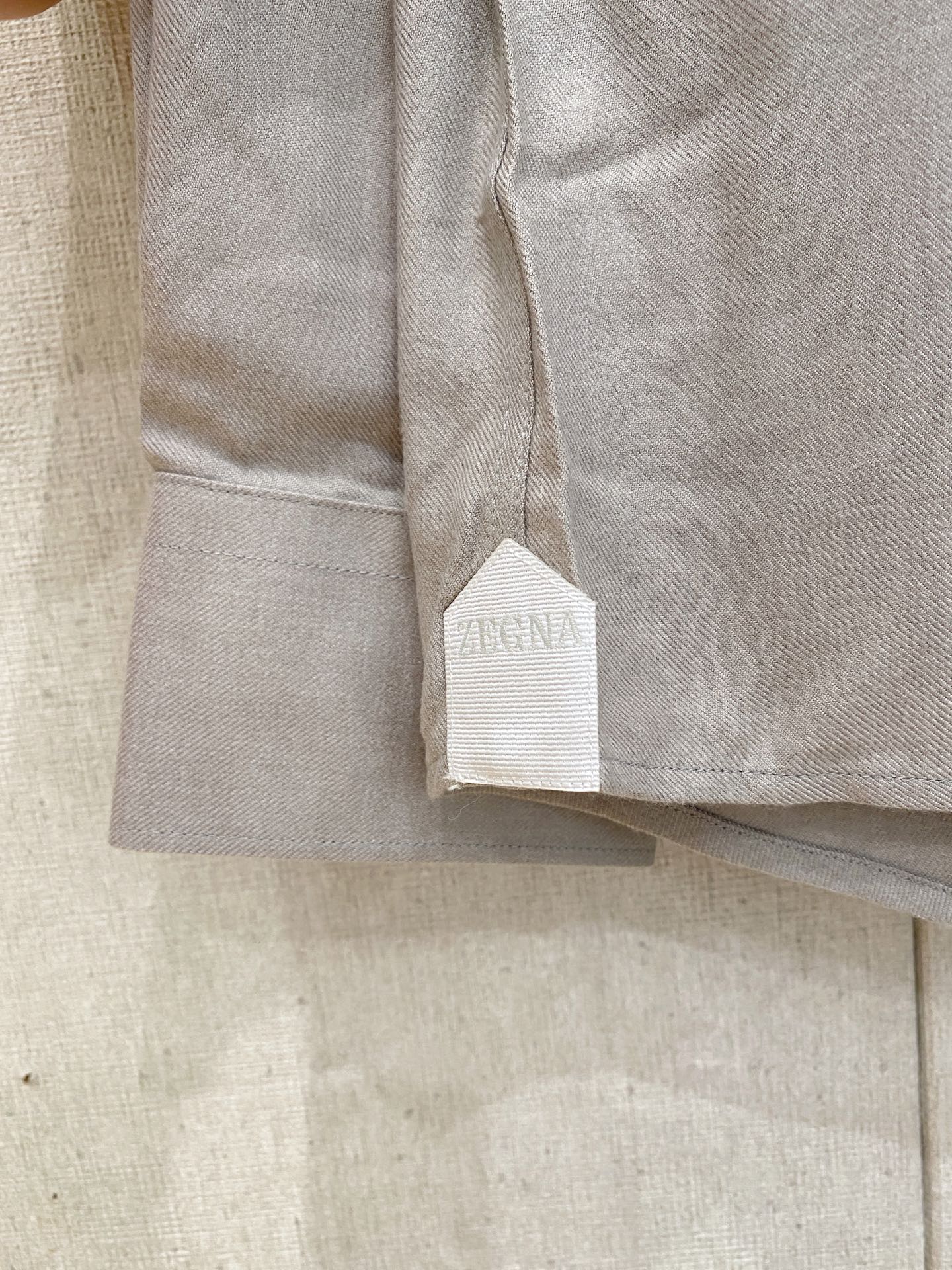 🌾退换🔥 强势上新，新款不断！！！新款衬衫，高级面料高级做工，顶级品质！！！S一XXLS穿125左右m穿